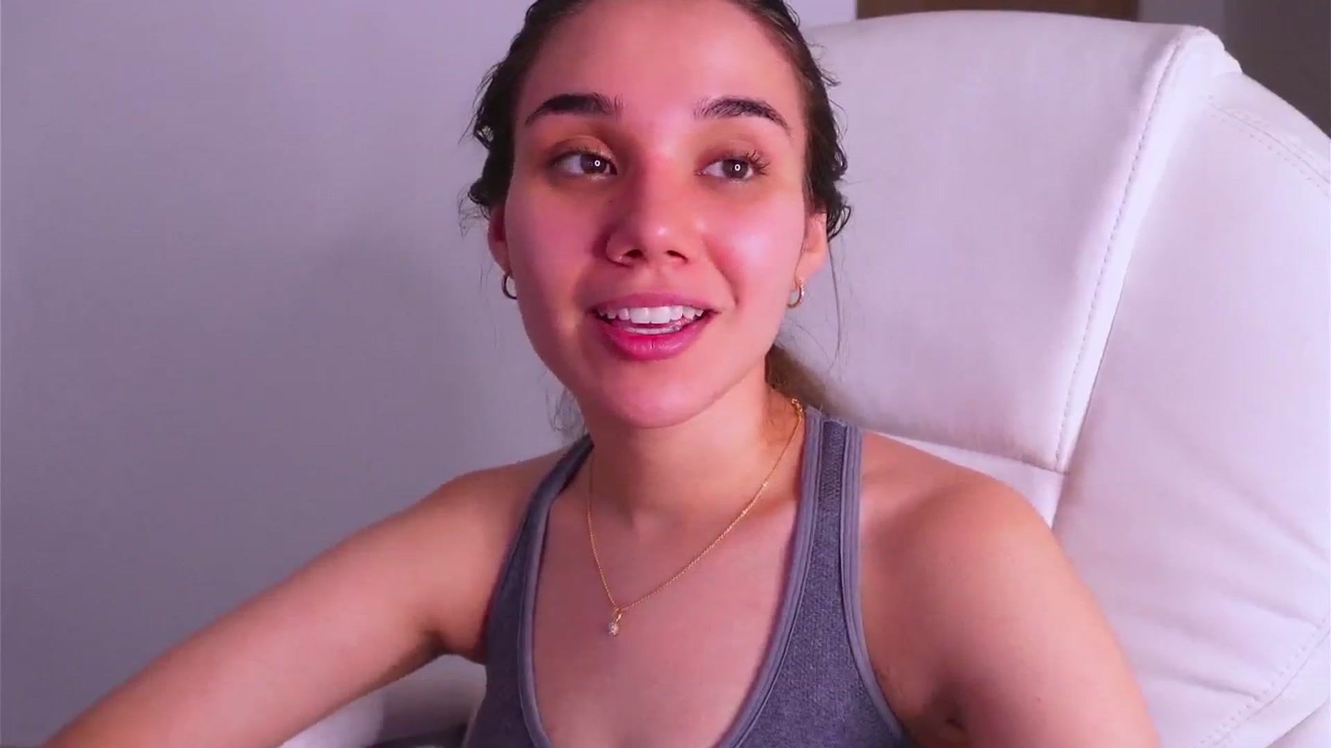 Gallery image thumbnail from Sabrinarey_'s myfreecams stream on, 03/19/2024, 16:40 image 14 of 20