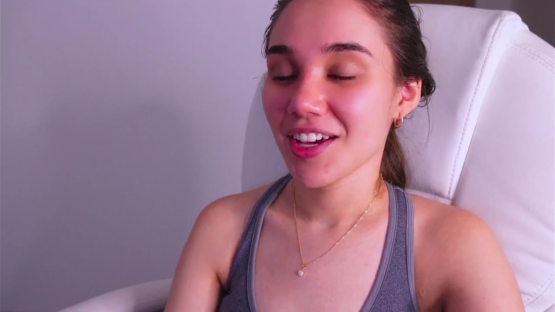 Gallery image thumbnail from Sabrinarey_'s myfreecams stream on, 03/19/2024, 16:40 image 12 of 20