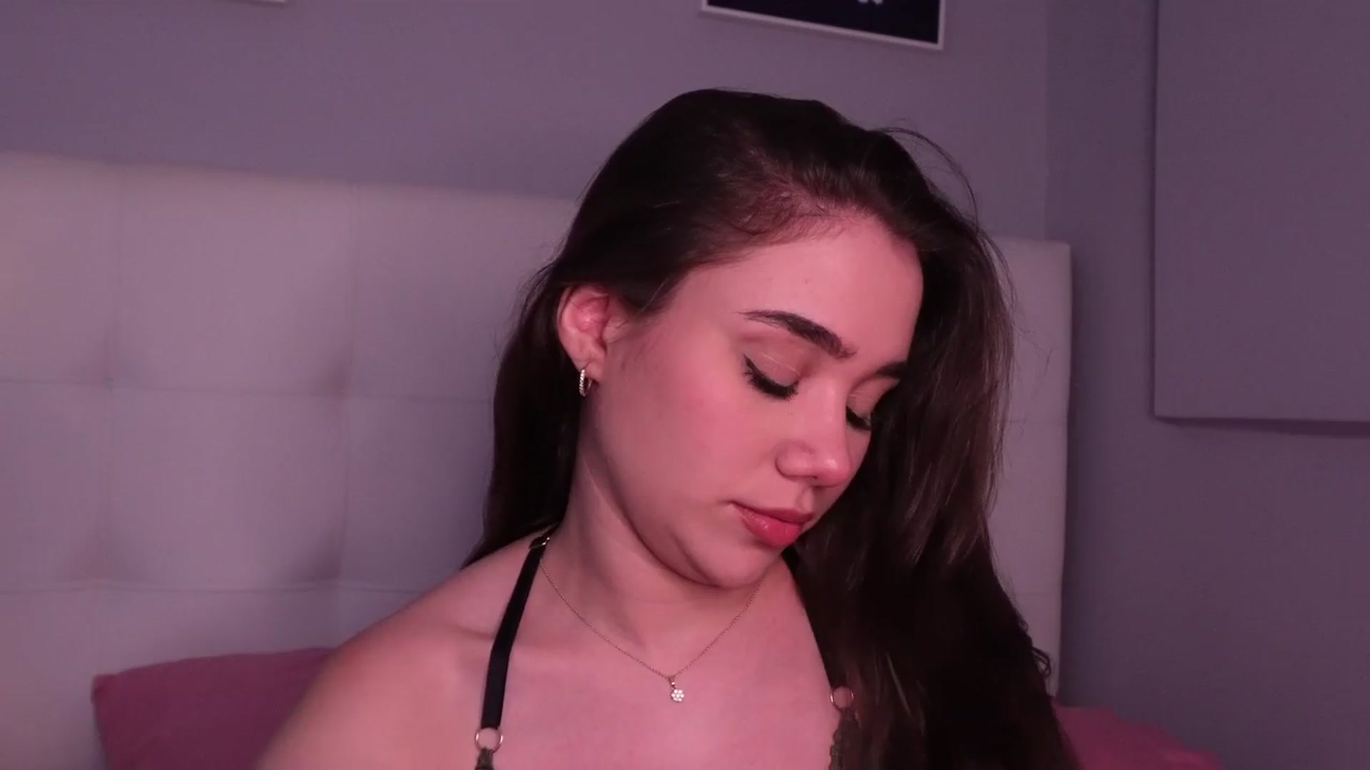 Gallery image thumbnail from Sabrinarey_'s myfreecams stream on, 03/22/2024, 20:54 image 8 of 20