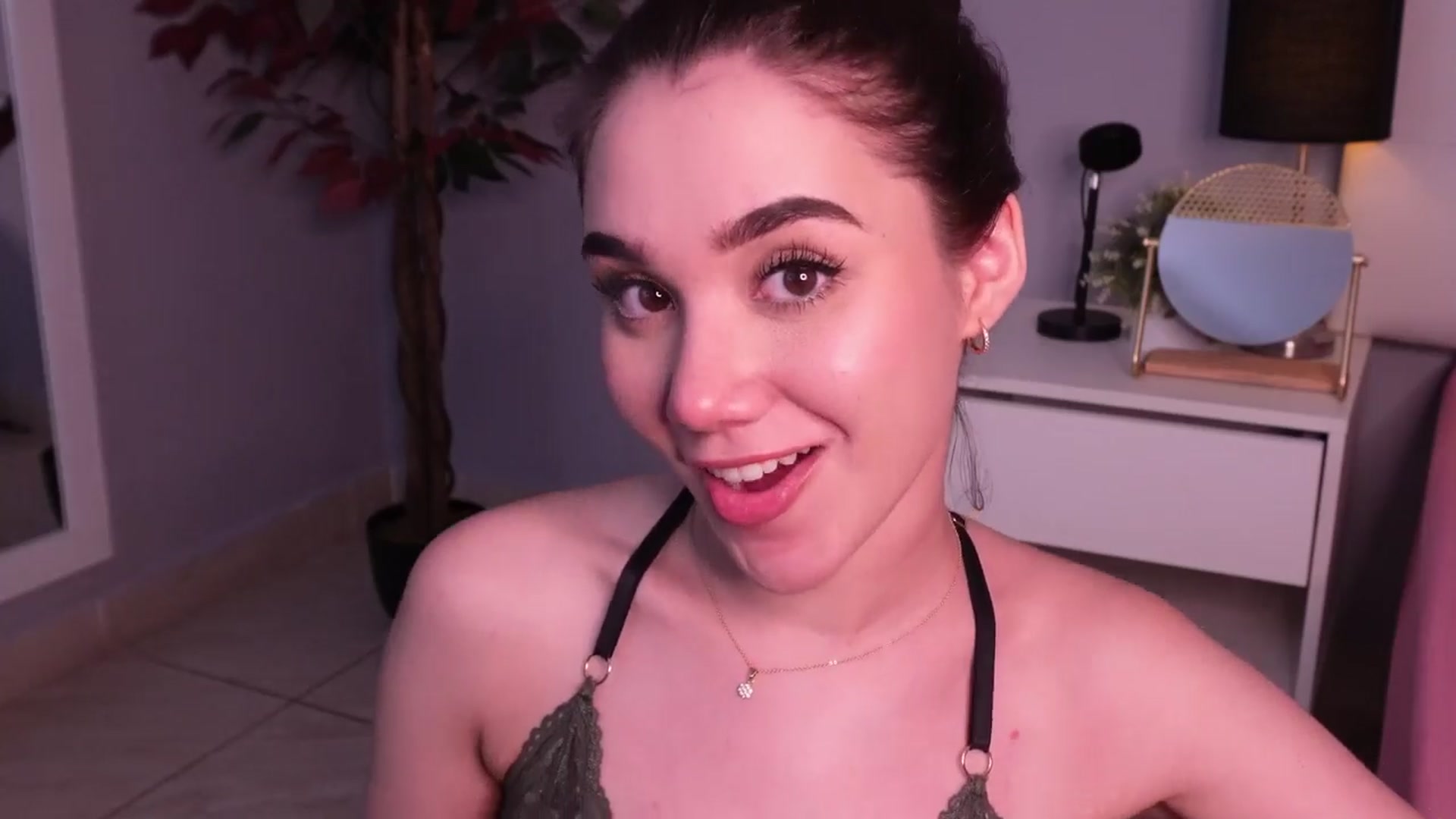 Gallery image thumbnail from Sabrinarey_'s myfreecams stream on, 03/22/2024, 20:54 image 5 of 20