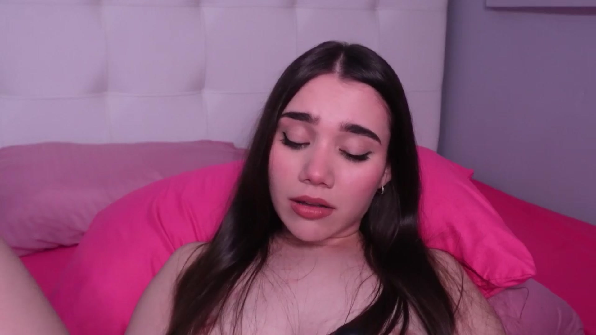 Gallery image thumbnail from Sabrinarey_'s myfreecams stream on, 03/28/2024, 16:15 image 18 of 20
