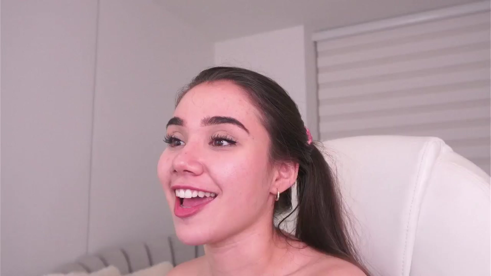 Gallery image thumbnail from Sabrinarey_'s myfreecams stream on, 05/26/2024, 23:07 image 6 of 20