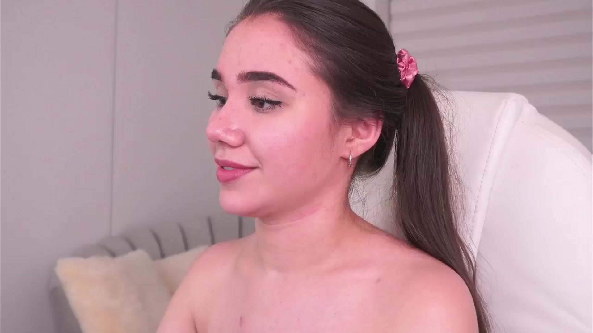 Gallery image thumbnail from Sabrinarey_'s myfreecams stream on, 05/26/2024, 23:07 image 8 of 20