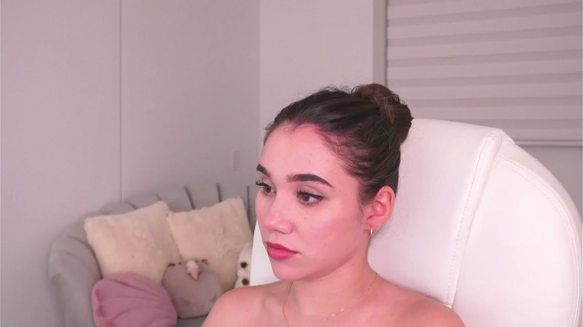 Gallery image thumbnail from Sabrinarey_'s myfreecams stream on, 06/20/2024, 24:29 image 13 of 20