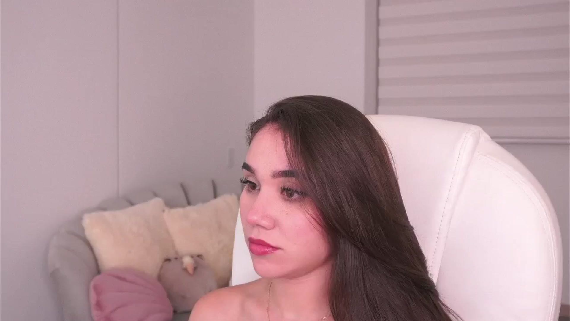Gallery image thumbnail from Sabrinarey_'s myfreecams stream on, 06/20/2024, 24:29 image 15 of 20