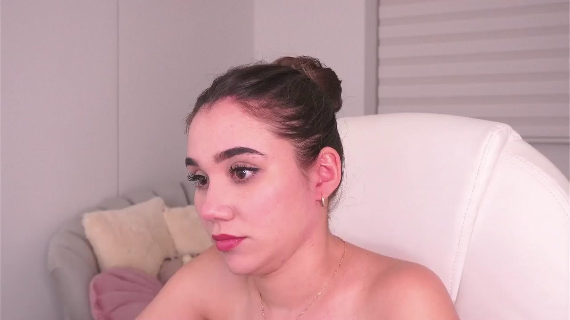Gallery image thumbnail from Sabrinarey_'s myfreecams stream on, 06/20/2024, 24:29 image 12 of 20