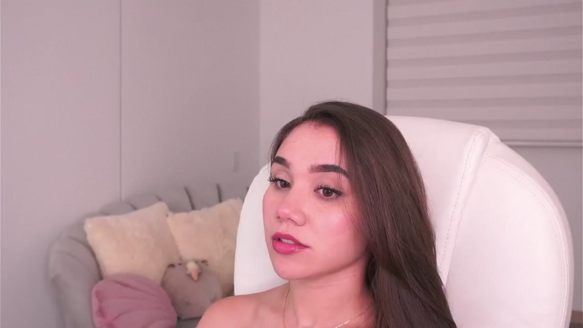 Gallery image thumbnail from Sabrinarey_'s myfreecams stream on, 06/20/2024, 24:29 image 17 of 20