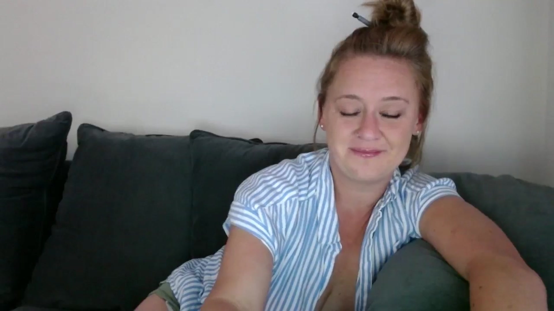 Gallery image thumbnail from SadieHawkins1's myfreecams stream on, 10/18/2024, 22:19 image 16 of 20