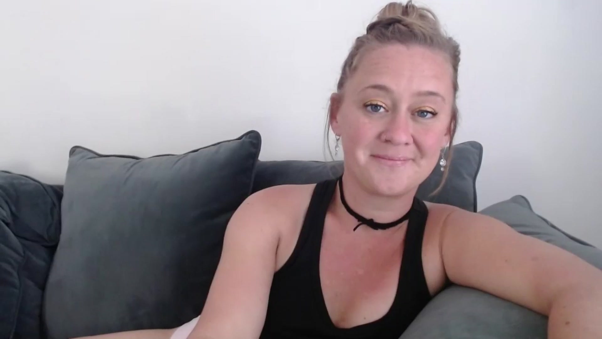 Gallery image thumbnail from SadieHawkins1's myfreecams stream on, 10/30/2024, 18:31 image 16 of 20