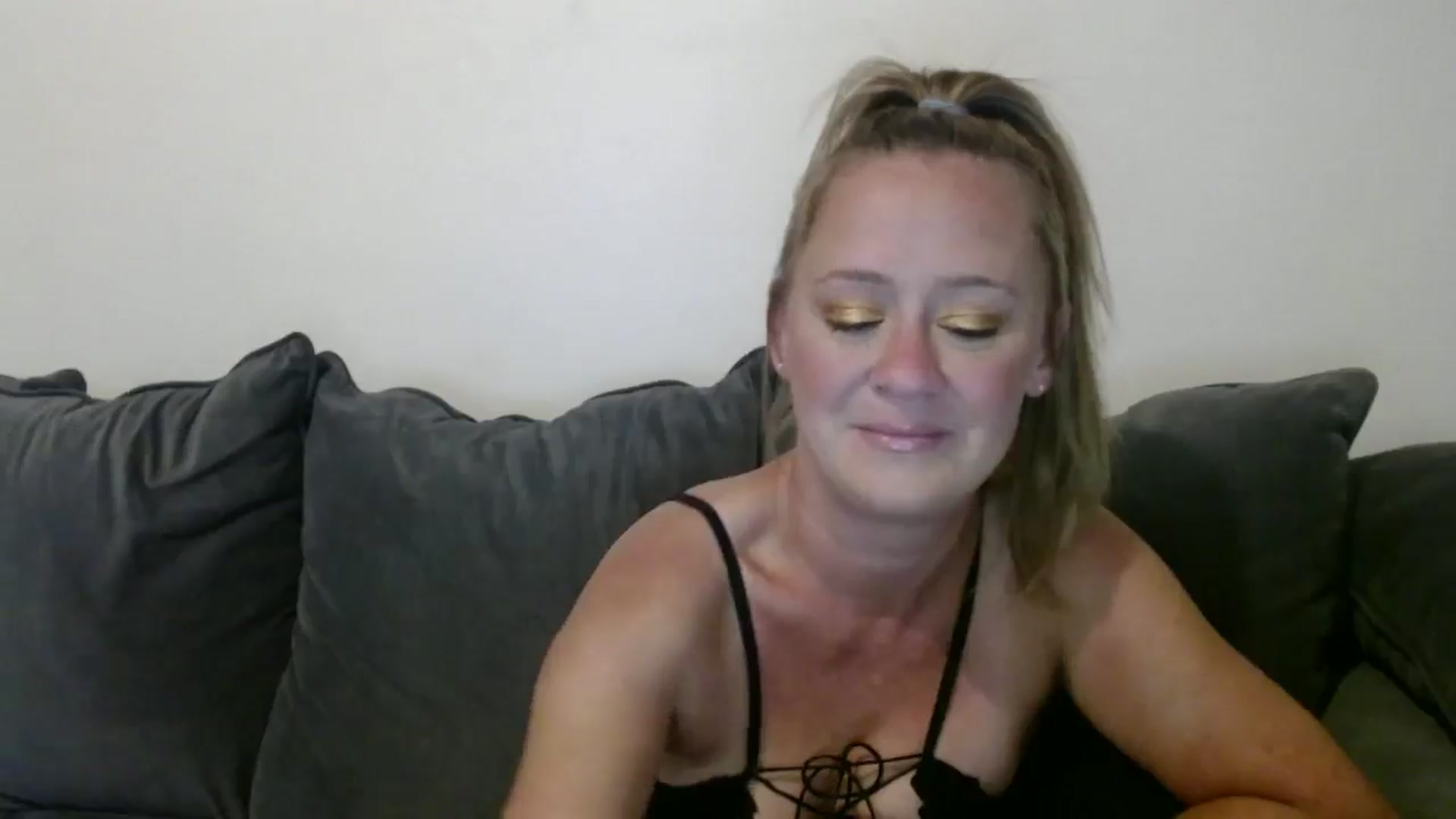 Gallery image thumbnail from SadieHawkins1's myfreecams stream on, 11/04/2024, 23:25 image 9 of 20