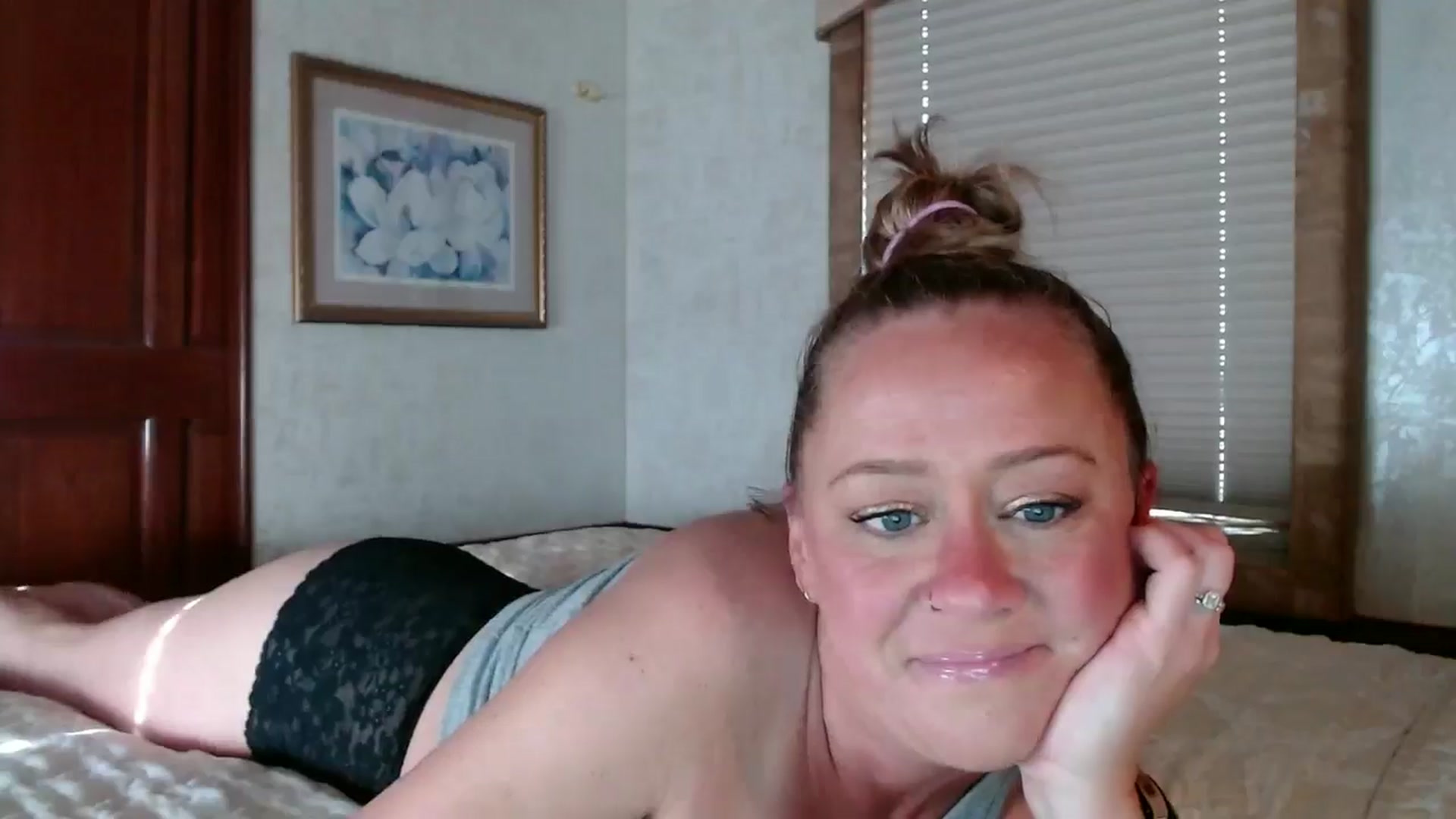 Gallery image thumbnail from SadieHawkins1's myfreecams stream on, 12/10/2024, 15:41 image 2 of 20