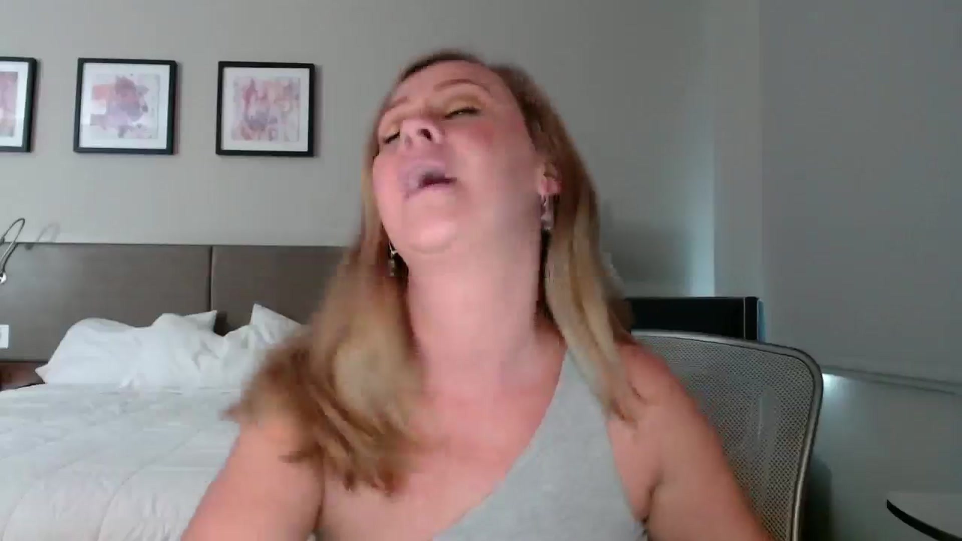 Gallery image thumbnail from SadieHawkins1's myfreecams stream on, 12/16/2024, 19:52 image 7 of 20