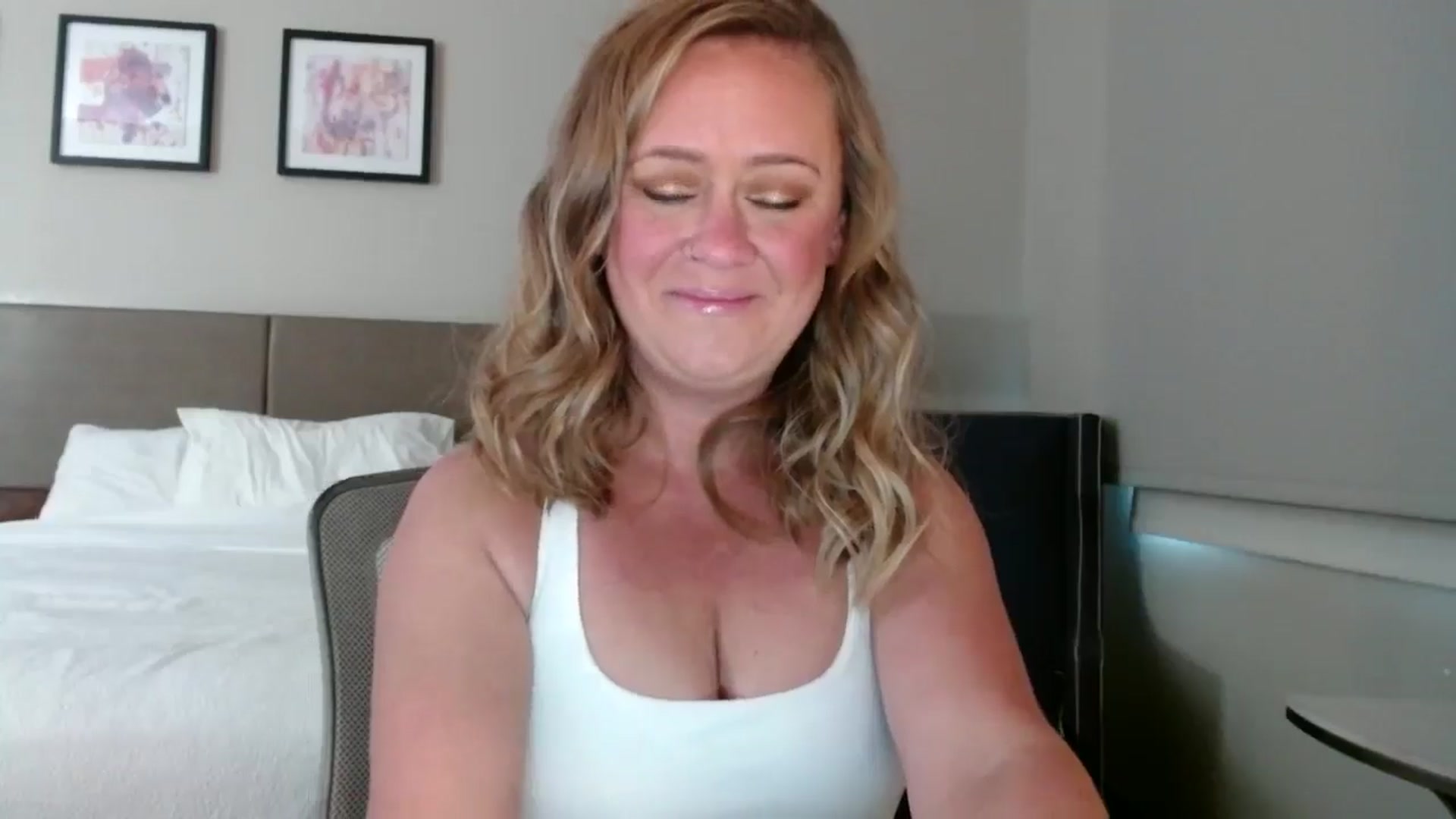 Gallery image thumbnail from SadieHawkins1's myfreecams stream on, 12/17/2024, 22:28 image 11 of 20