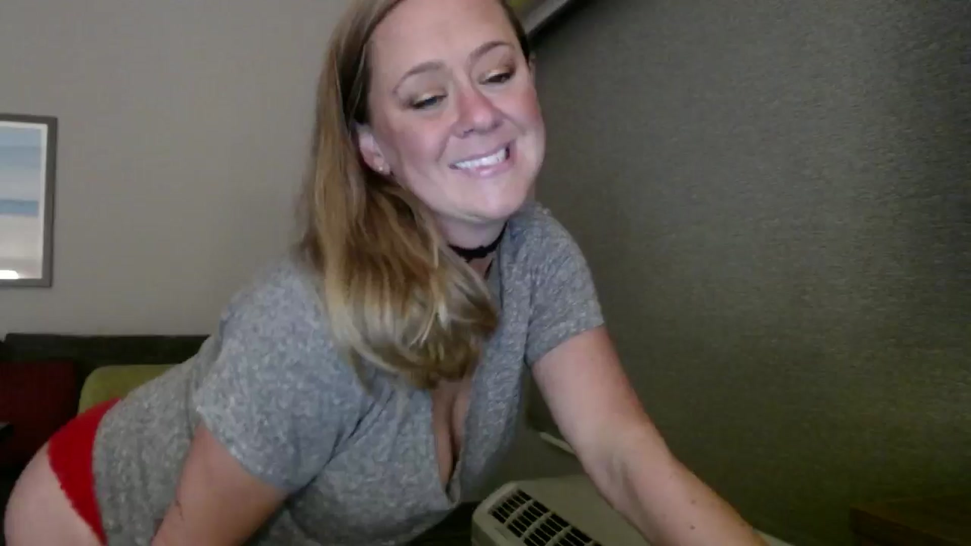 Gallery image thumbnail from SadieHawkins1's myfreecams stream on, 12/27/2024, 23:33 image 10 of 20