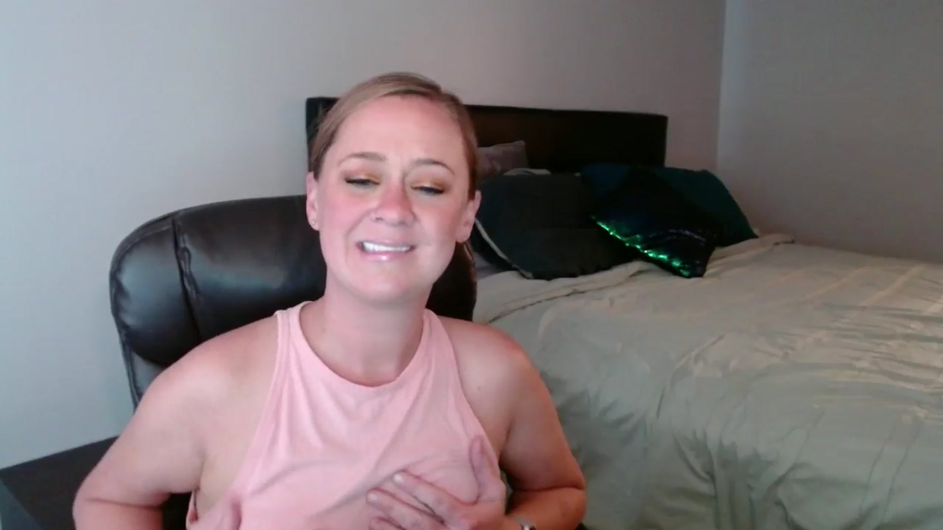 Gallery image thumbnail from SadieHawkins1's myfreecams stream on, 01/07/2025, 18:07 image 4 of 20