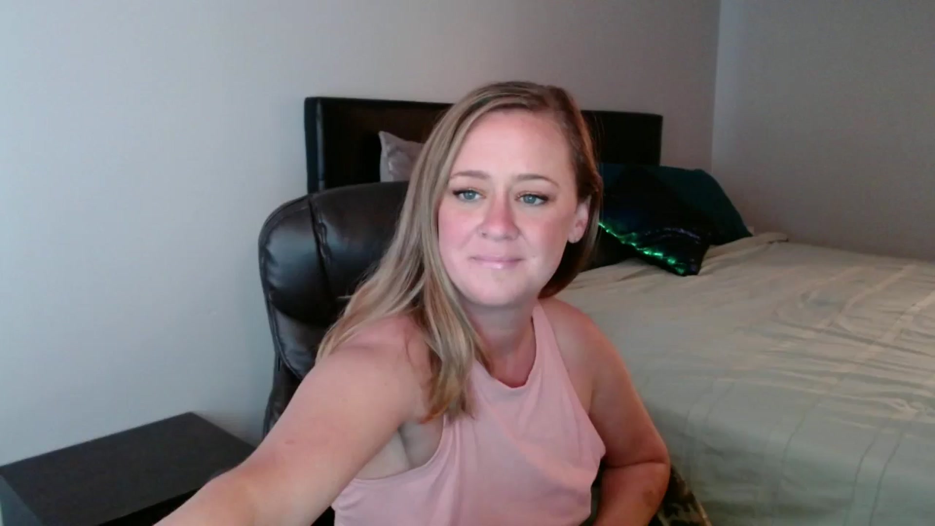 Gallery image thumbnail from SadieHawkins1's myfreecams stream on, 01/07/2025, 18:07 image 1 of 20