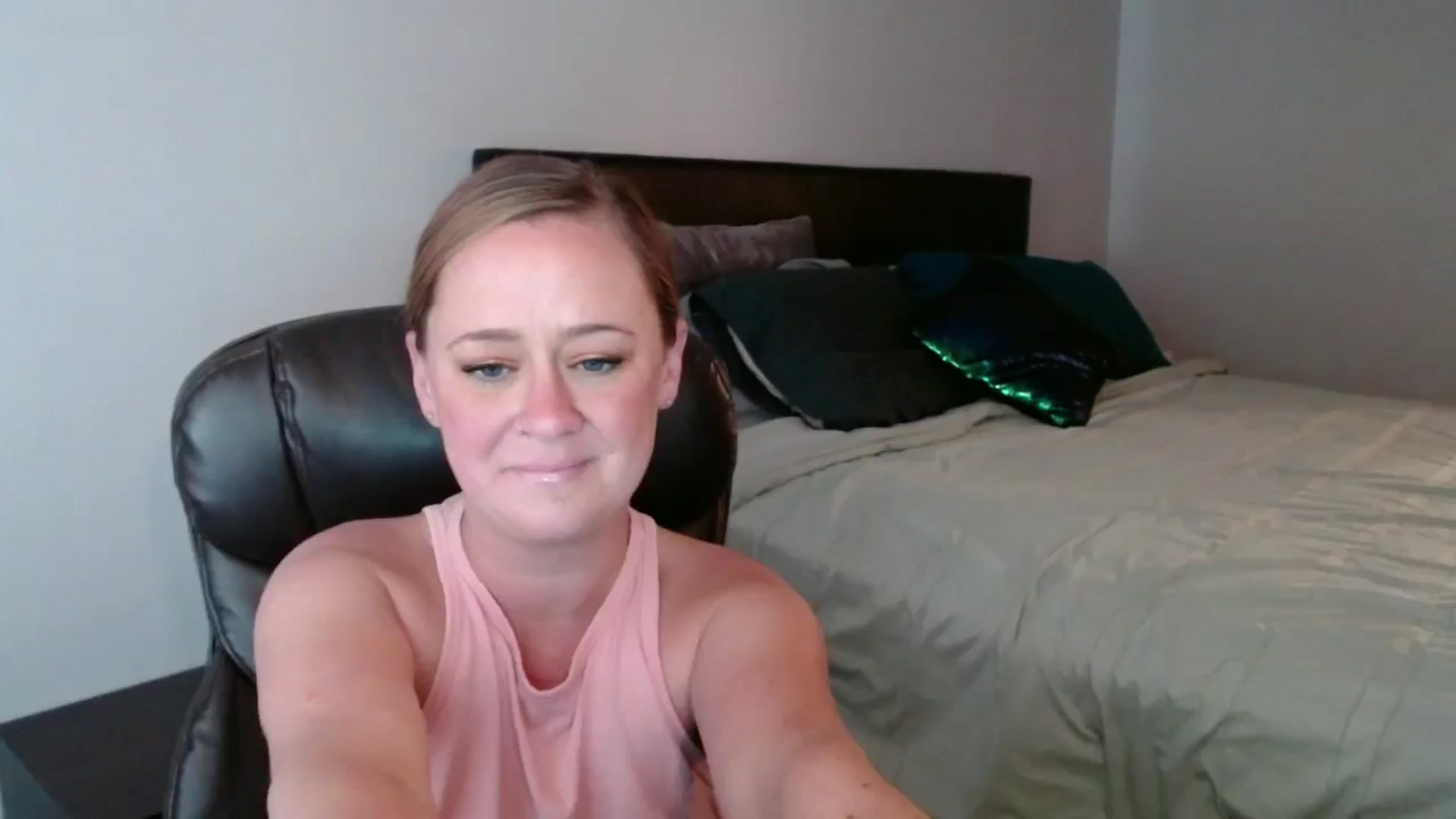 Gallery image thumbnail from SadieHawkins1's myfreecams stream on, 01/07/2025, 18:07 image 5 of 20