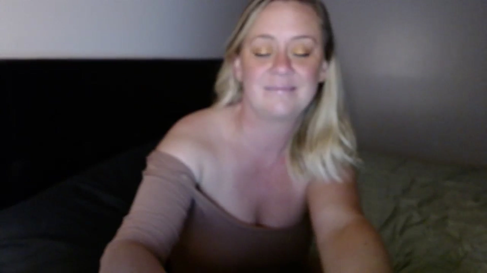 Gallery image thumbnail from SadieHawkins1's myfreecams stream on, 04/08/2025, 16:48 image 13 of 20