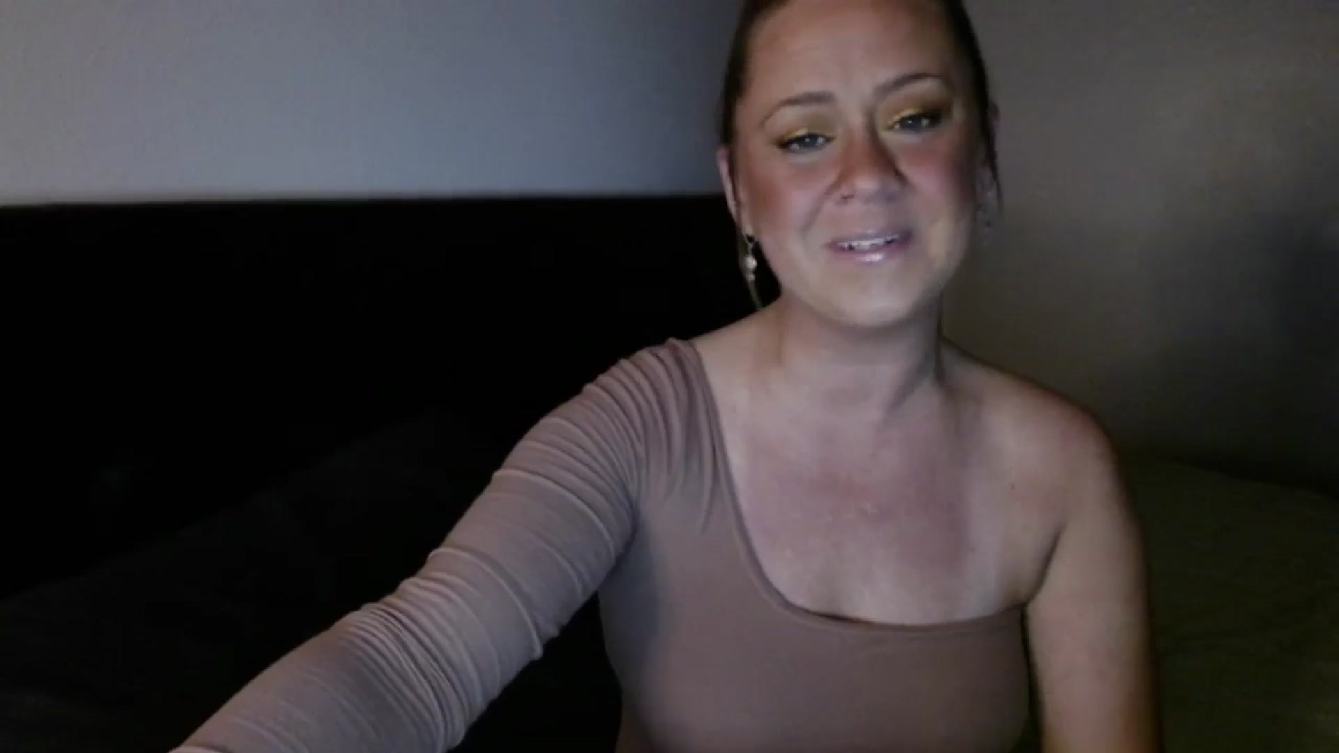 Gallery image thumbnail from SadieHawkins1's myfreecams stream on, 06/04/2025, 17:44 image 15 of 20
