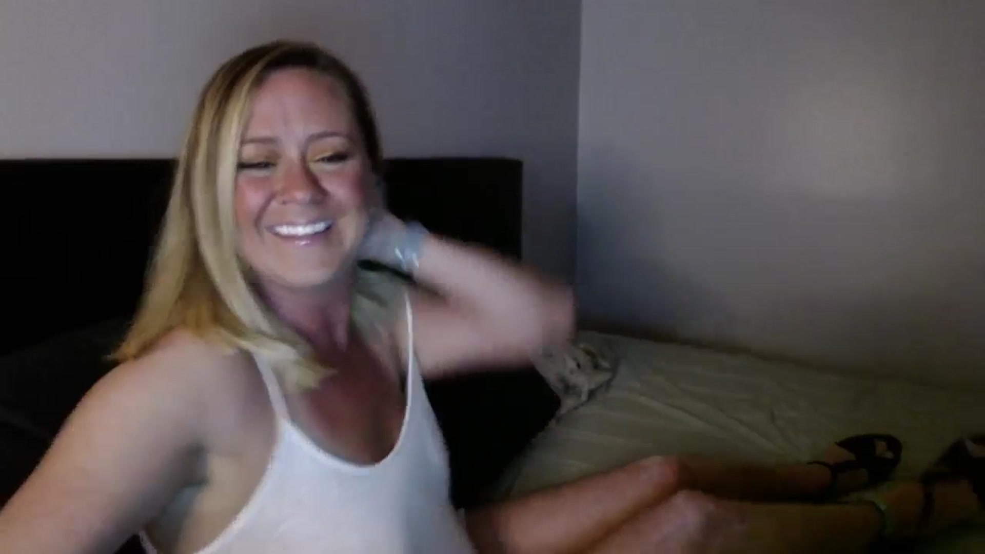 Gallery image thumbnail from SadieHawkins1's myfreecams stream on, 06/05/2025, 20:17 image 19 of 20