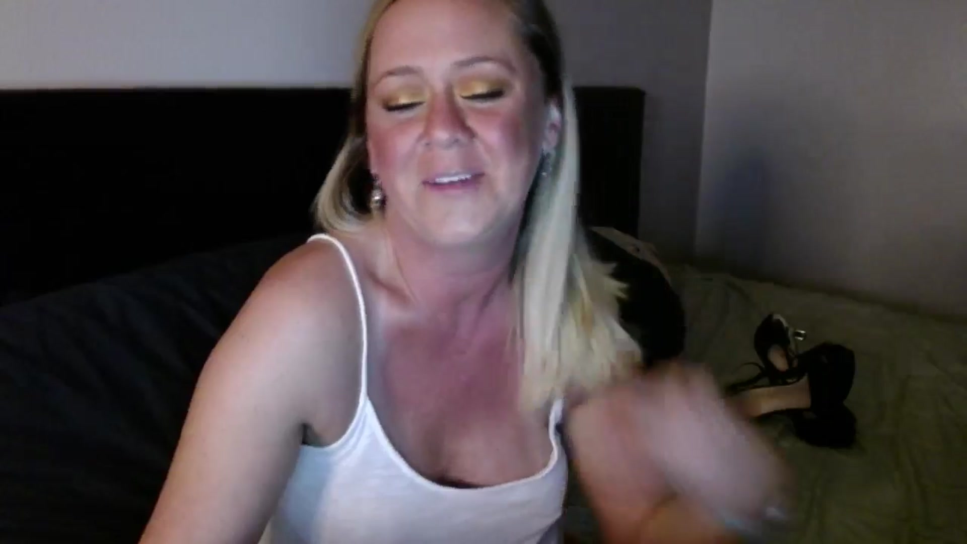 Gallery image thumbnail from SadieHawkins1's myfreecams stream on, 06/05/2025, 21:28 image 3 of 20