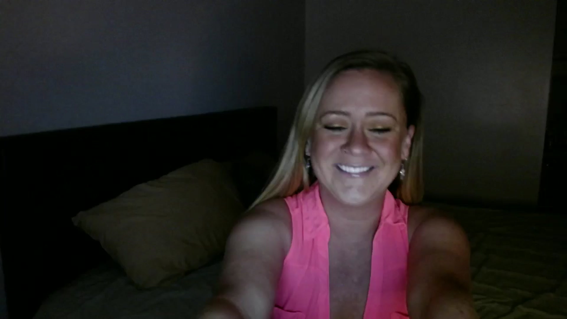 Gallery image thumbnail from SadieHawkins1's myfreecams stream on, 06/17/2025, 23:36 image 15 of 20