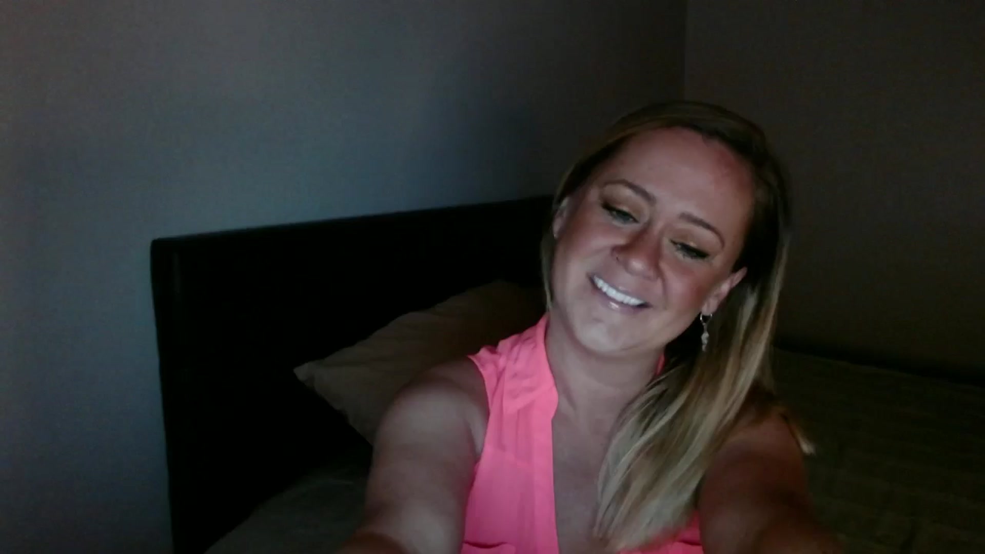 Gallery image thumbnail from SadieHawkins1's myfreecams stream on, 06/17/2025, 23:36 image 5 of 20