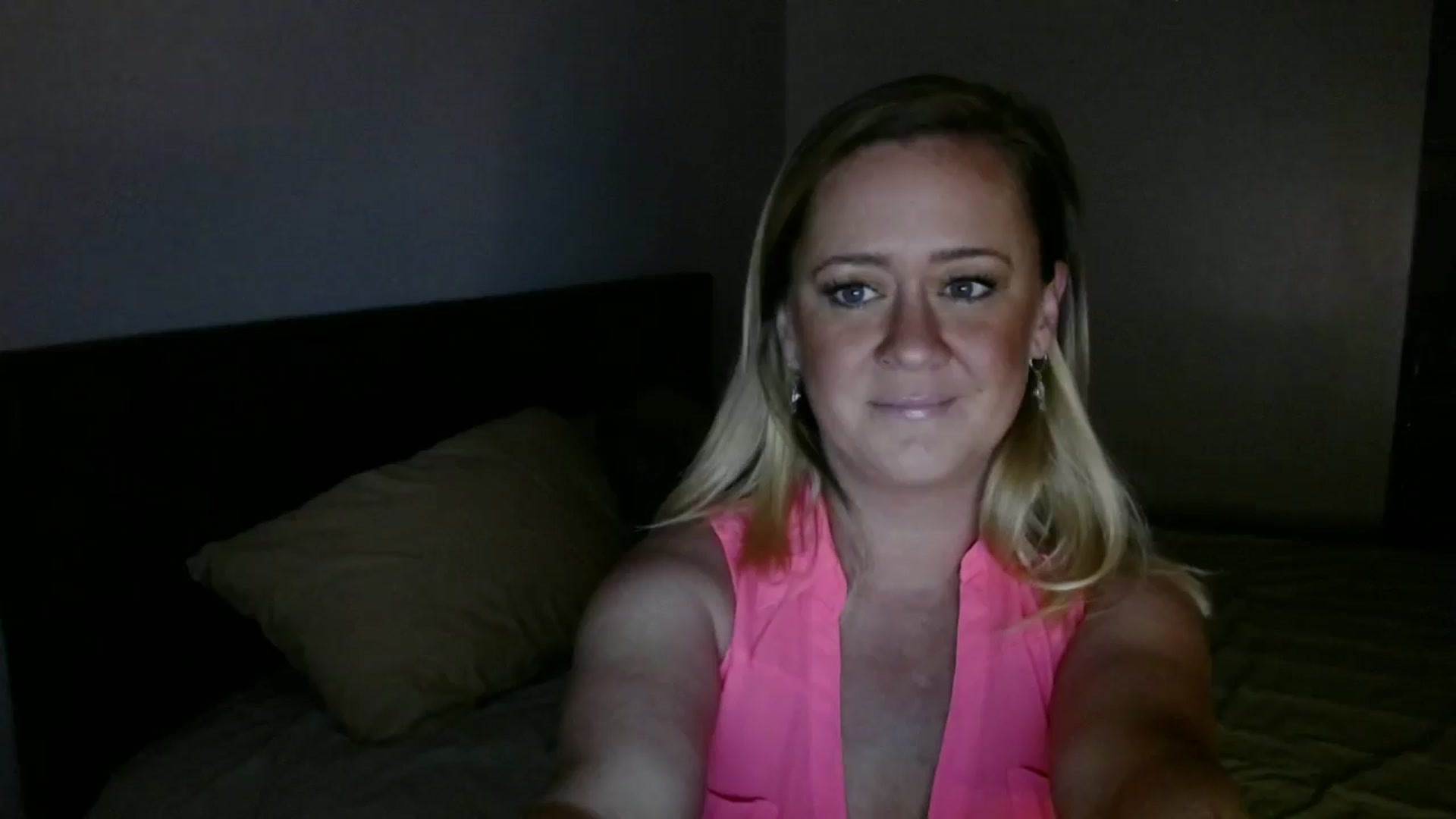 Gallery image thumbnail from SadieHawkins1's myfreecams stream on, 06/17/2025, 23:36 image 14 of 20