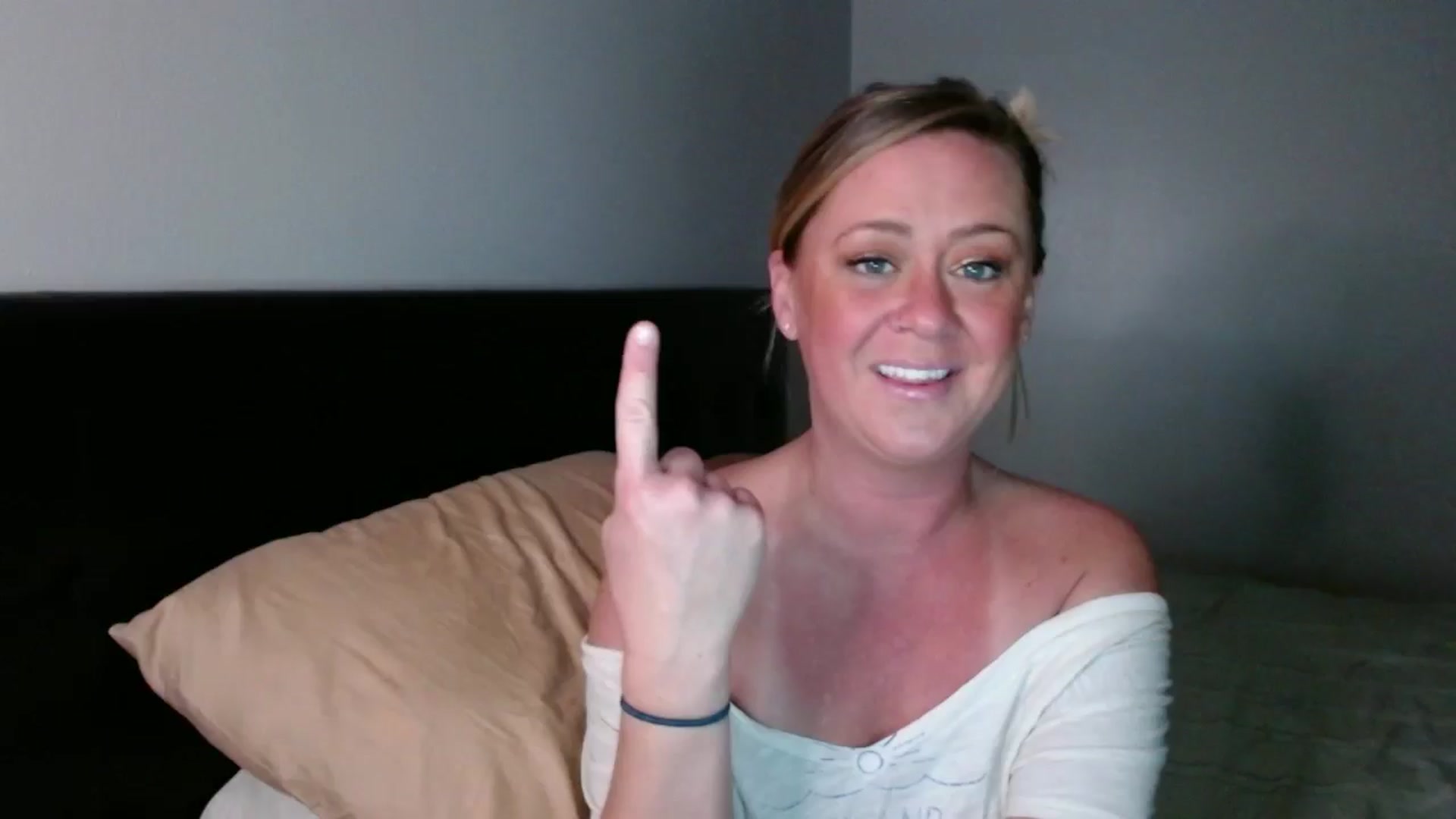 Gallery image thumbnail from SadieHawkins1's myfreecams stream on, 06/21/2025, 17:19 image 10 of 20