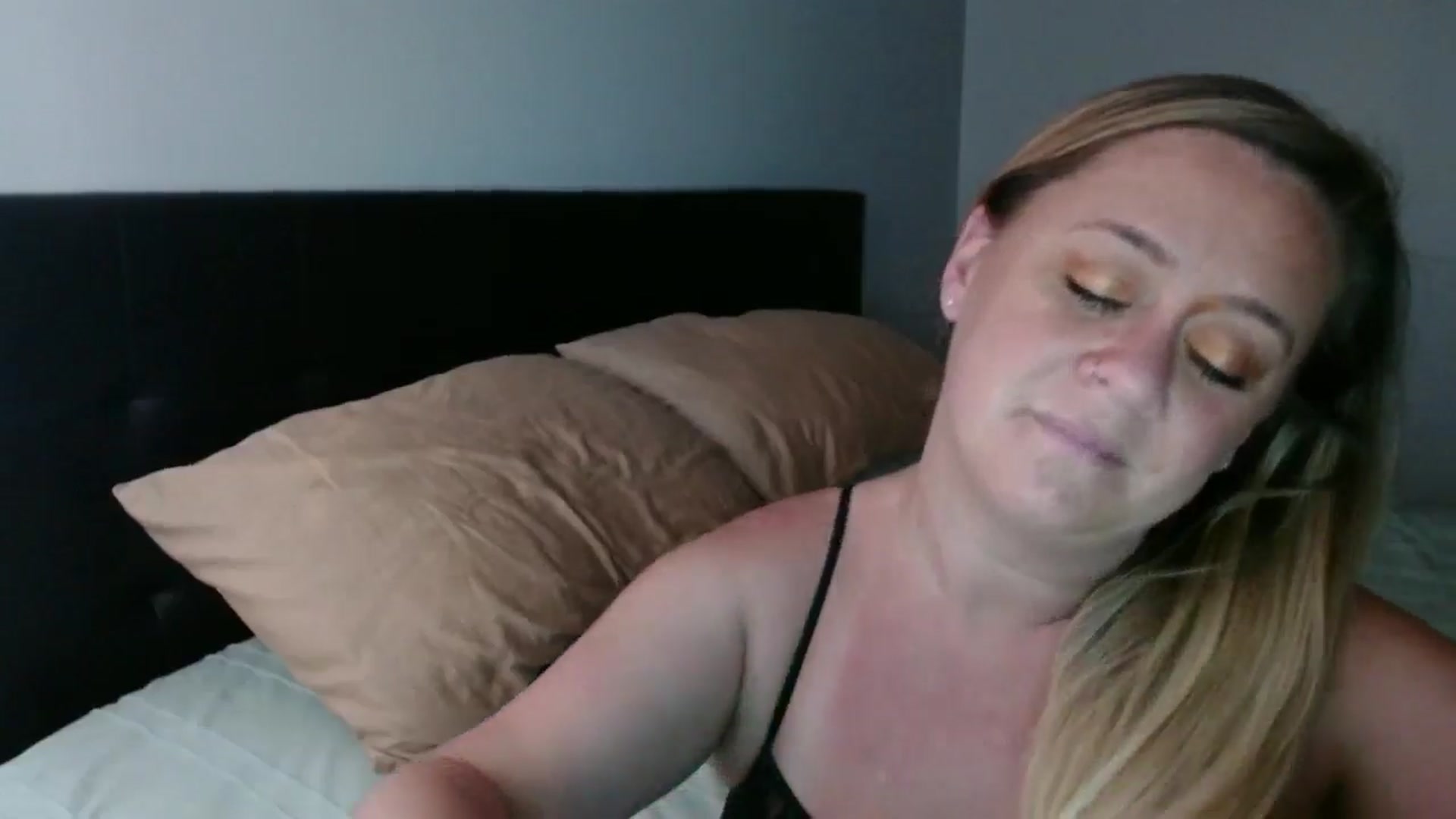 Gallery image thumbnail from SadieHawkins1's myfreecams stream on, 07/19/2025, 23:32 image 10 of 20