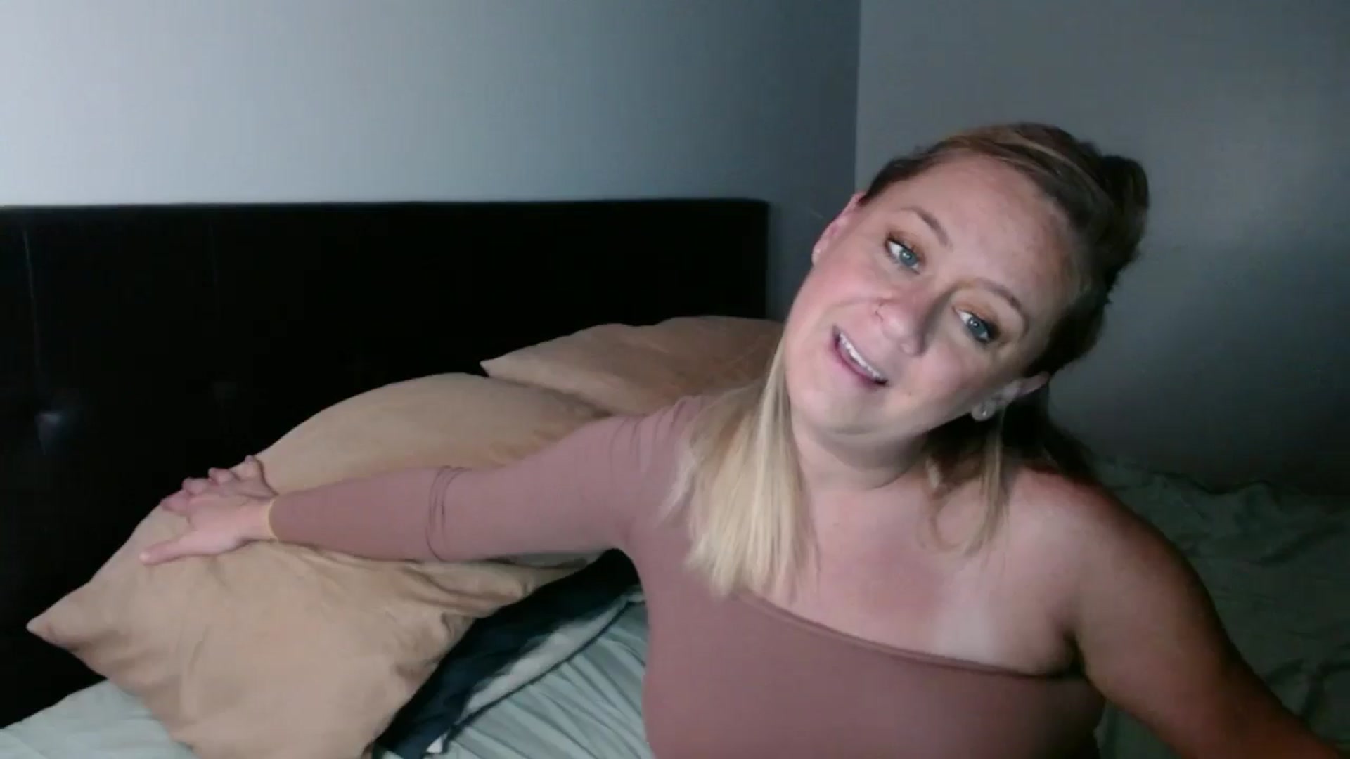 Gallery image thumbnail from SadieHawkins1's myfreecams stream on, 07/19/2025, 23:50 image 19 of 20