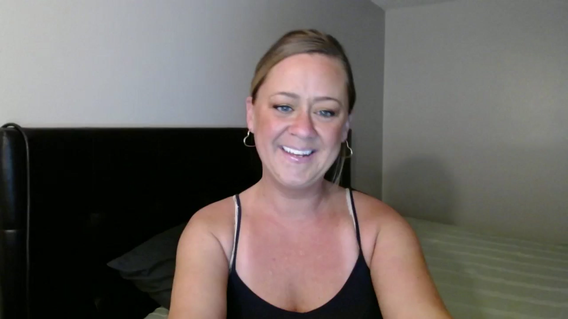 Gallery image thumbnail from SadieHawkins1's myfreecams stream on, 08/28/2025, 20:48 image 10 of 20