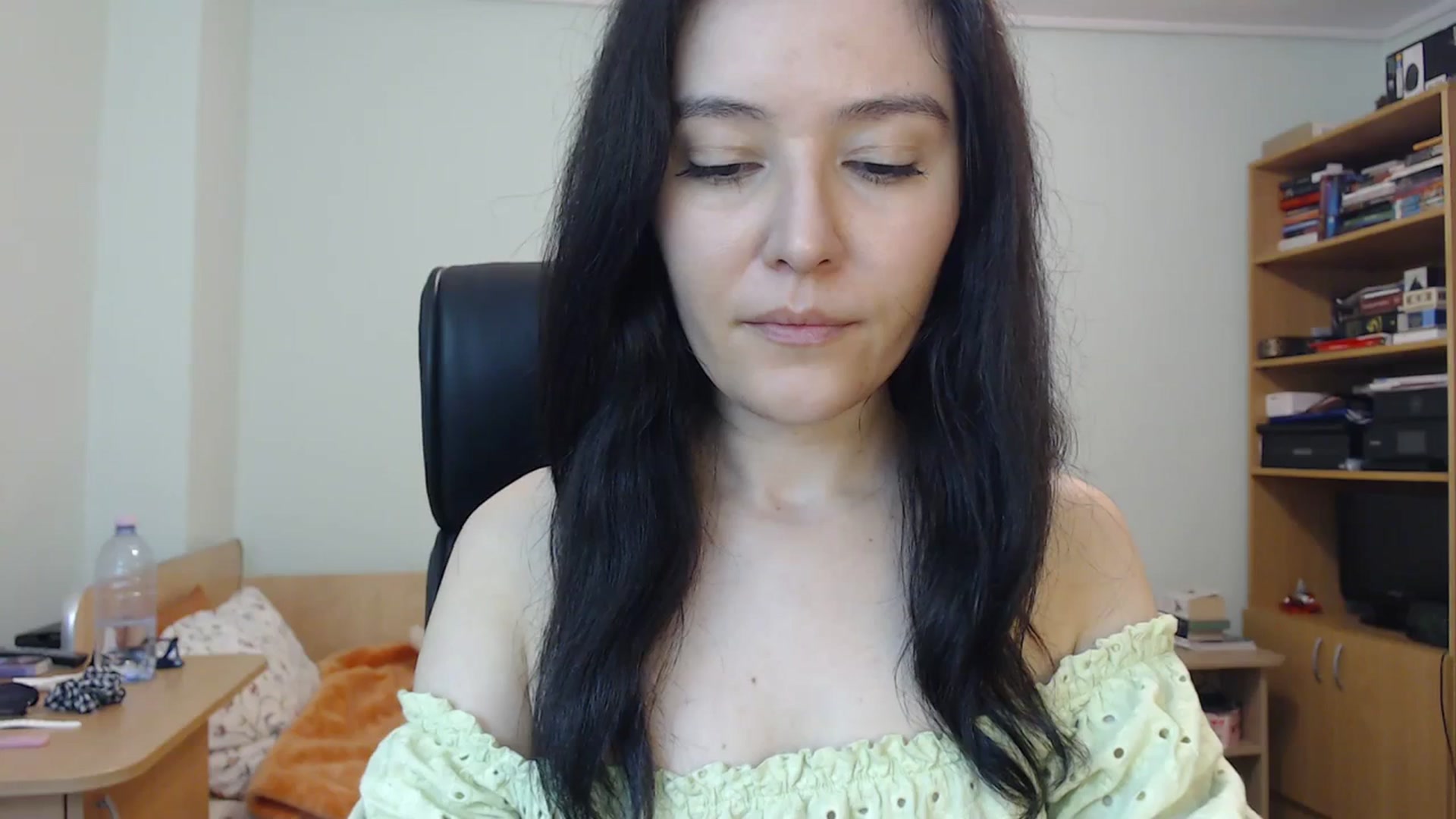 Gallery image thumbnail from SailorJupit3r's myfreecams stream on, 10/19/2023, 19:49 image 17 of 20