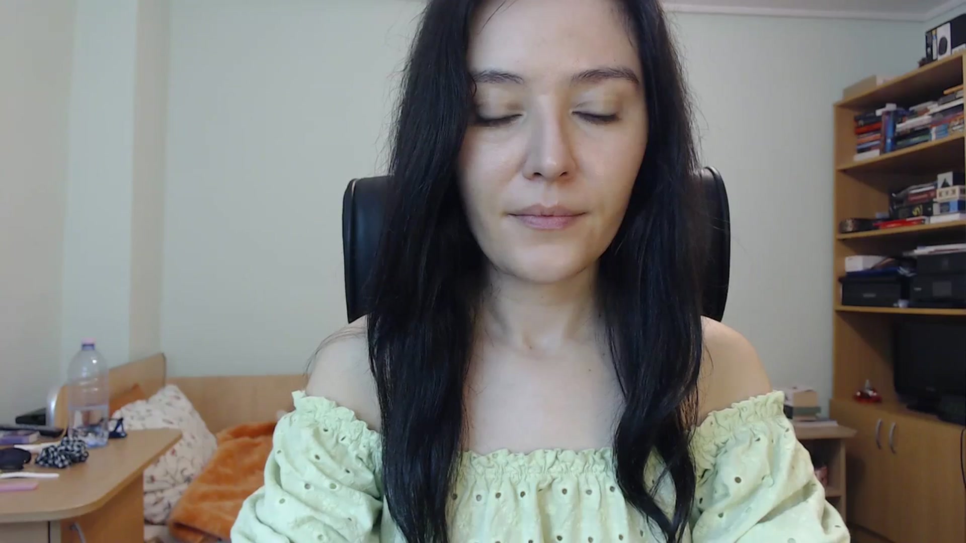 Gallery image thumbnail from SailorJupit3r's myfreecams stream on, 10/19/2023, 21:07 image 14 of 20