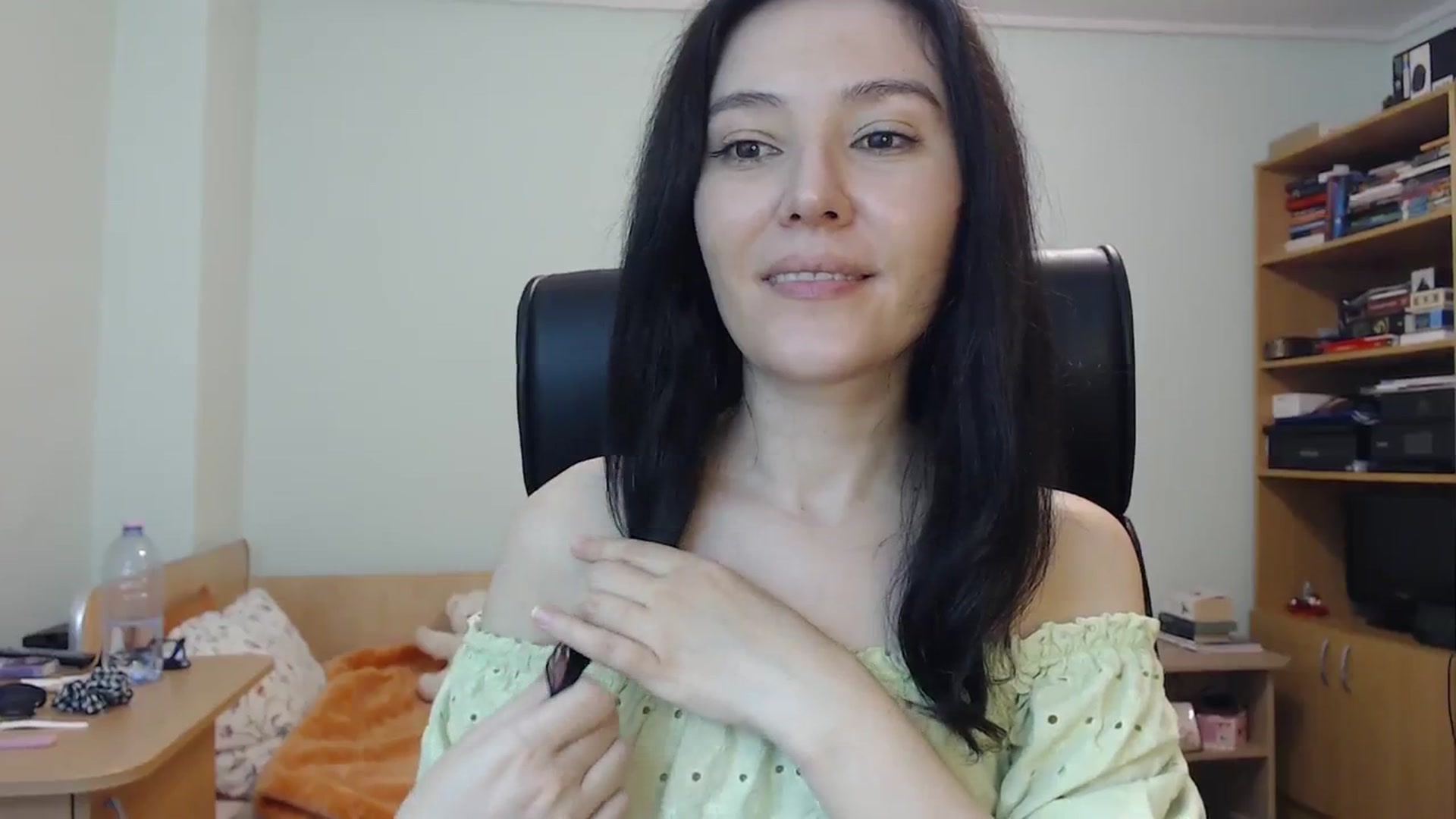 Gallery image thumbnail from SailorJupit3r's myfreecams stream on, 10/19/2023, 21:07 image 3 of 20