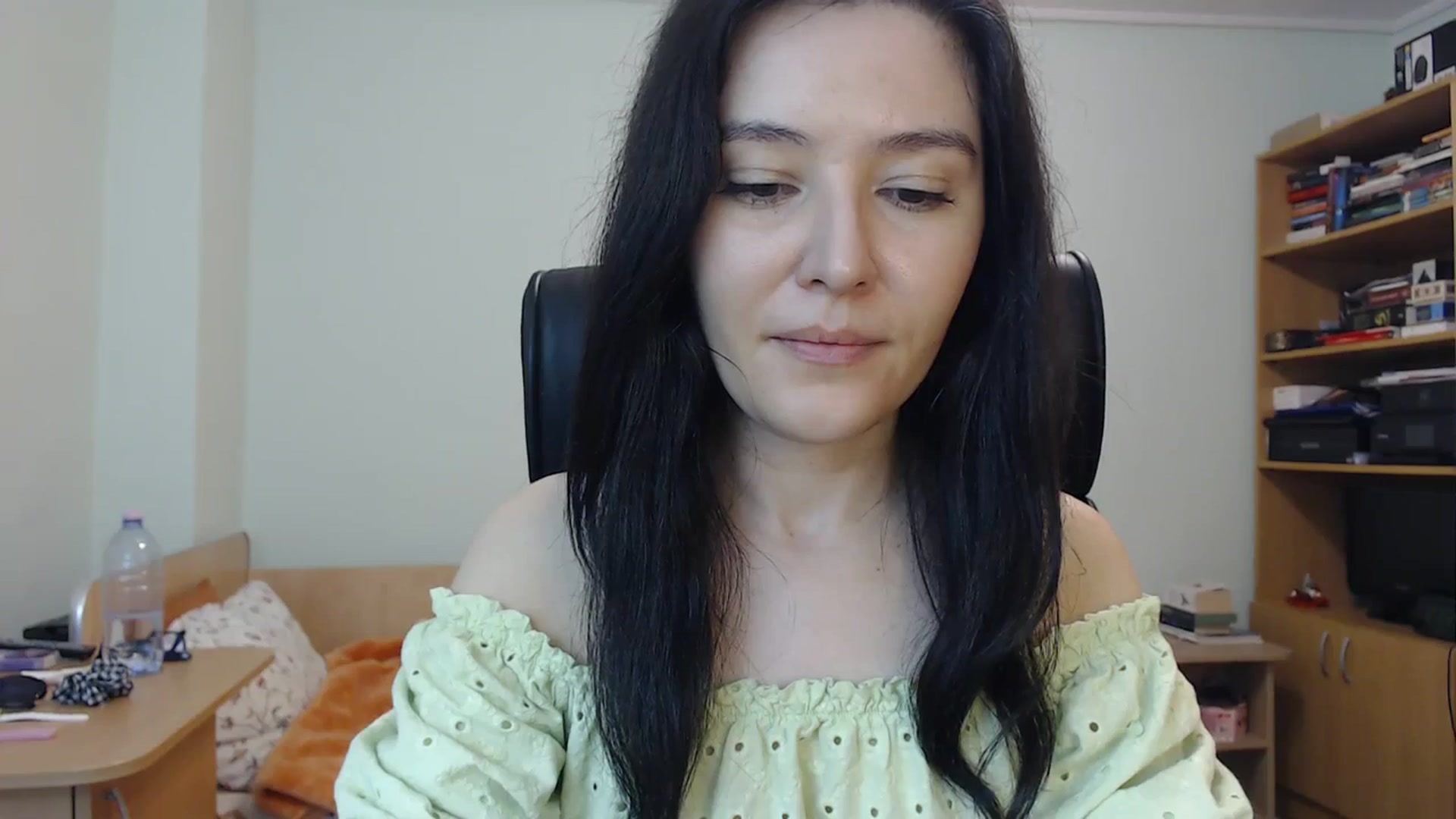 Gallery image thumbnail from SailorJupit3r's myfreecams stream on, 10/19/2023, 21:07 image 16 of 20