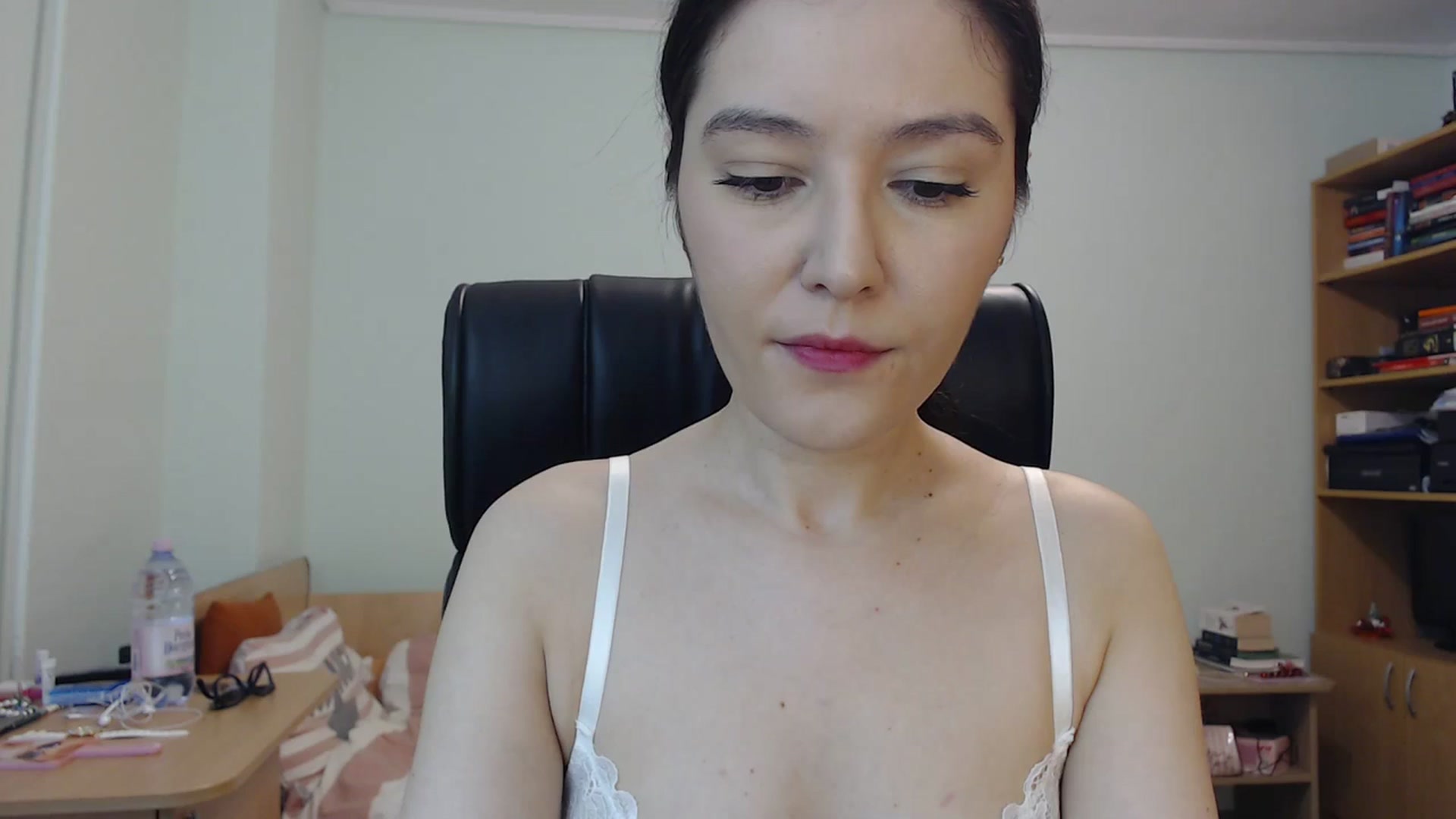 Gallery image thumbnail from SailorJupit3r's myfreecams stream on, 12/12/2023, 20:19 image 10 of 20