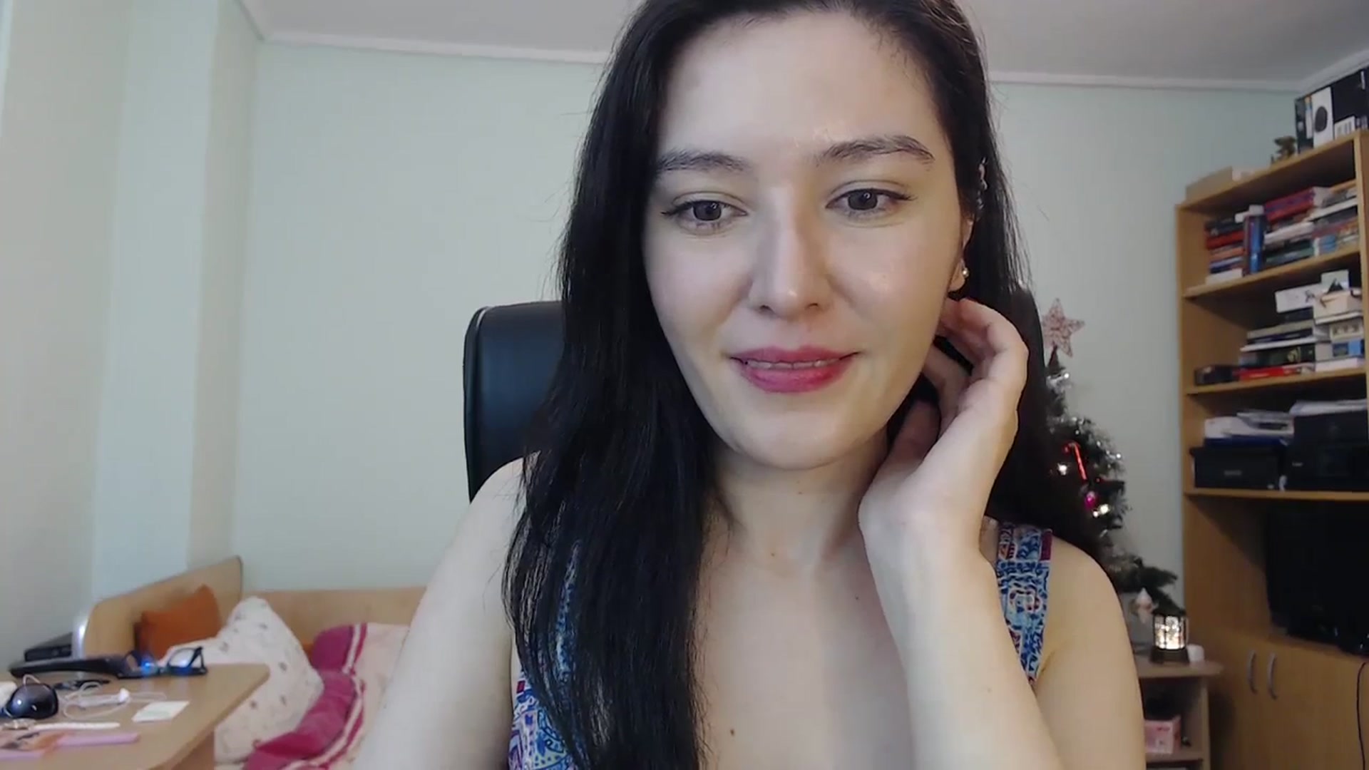 Gallery image thumbnail from SailorJupit3r's myfreecams stream on, 12/19/2023, 20:46 image 12 of 20