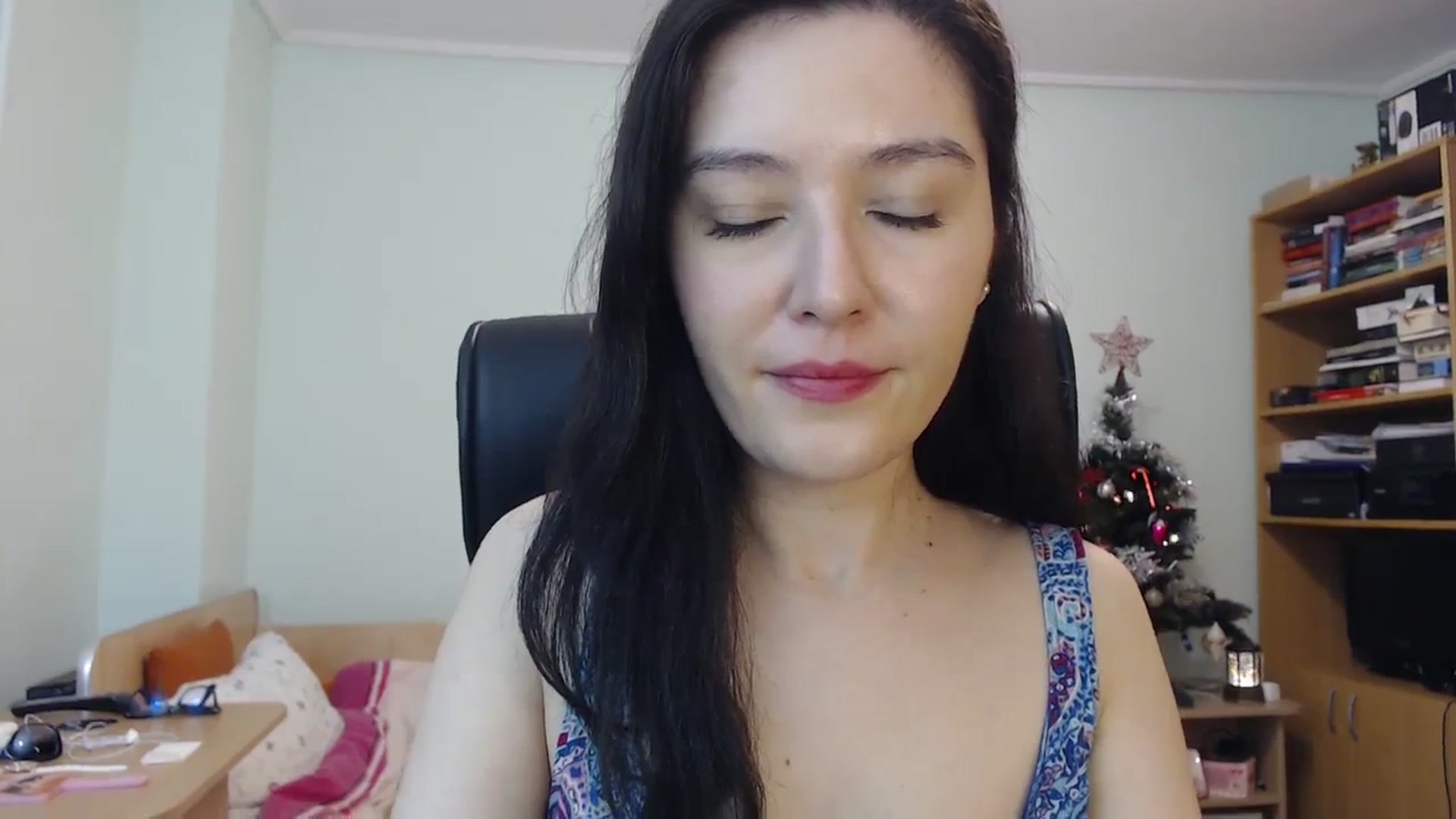 Gallery image thumbnail from SailorJupit3r's myfreecams stream on, 12/19/2023, 20:46 image 11 of 20