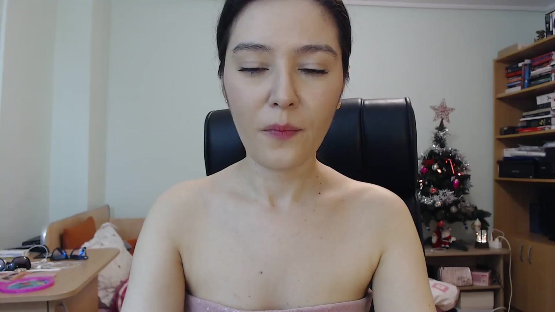 Gallery image thumbnail from SailorJupit3r's myfreecams stream on, 12/24/2023, 21:23 image 20 of 20