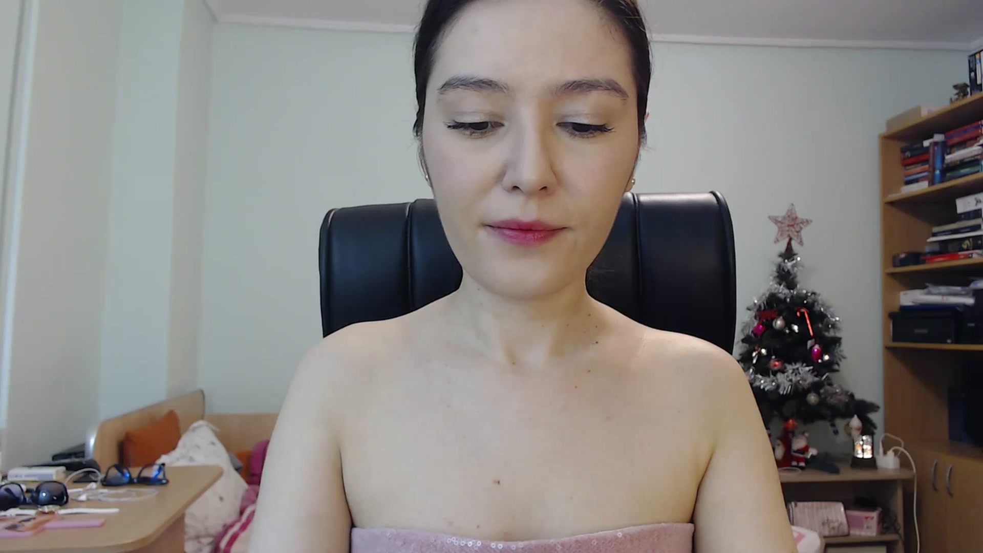 Gallery image thumbnail from SailorJupit3r's myfreecams stream on, 12/24/2023, 21:23 image 2 of 20