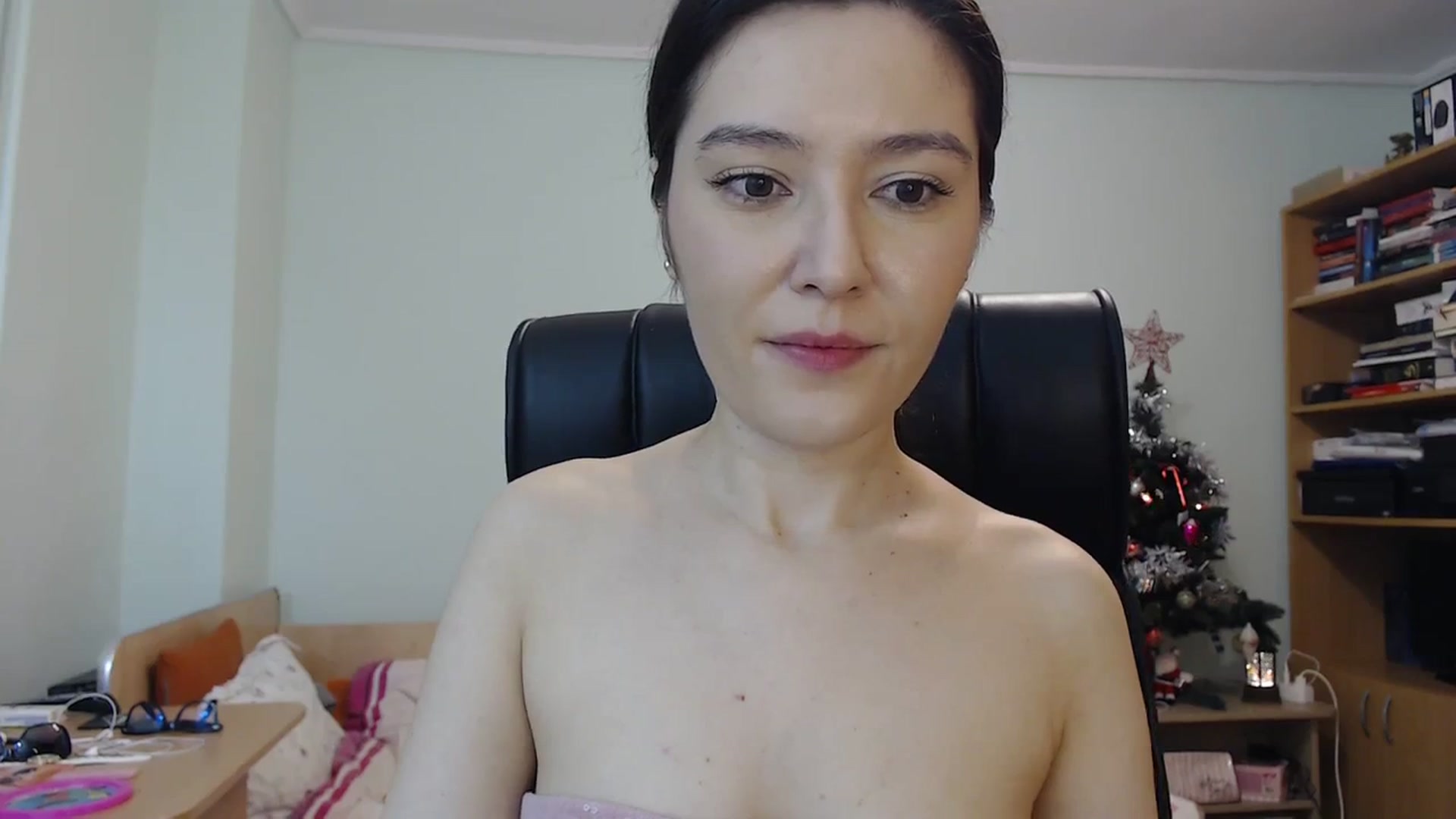 Gallery image thumbnail from SailorJupit3r's myfreecams stream on, 12/24/2023, 21:37 image 13 of 20