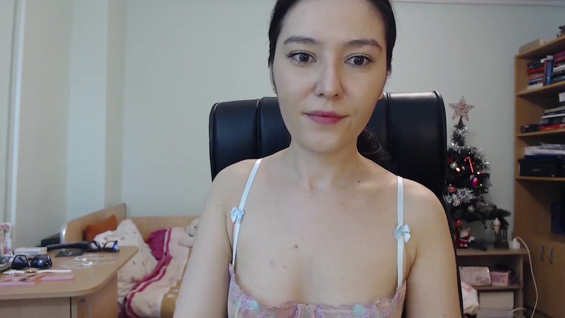 Gallery image thumbnail from SailorJupit3r's myfreecams stream on, 12/25/2023, 23:25 image 16 of 20
