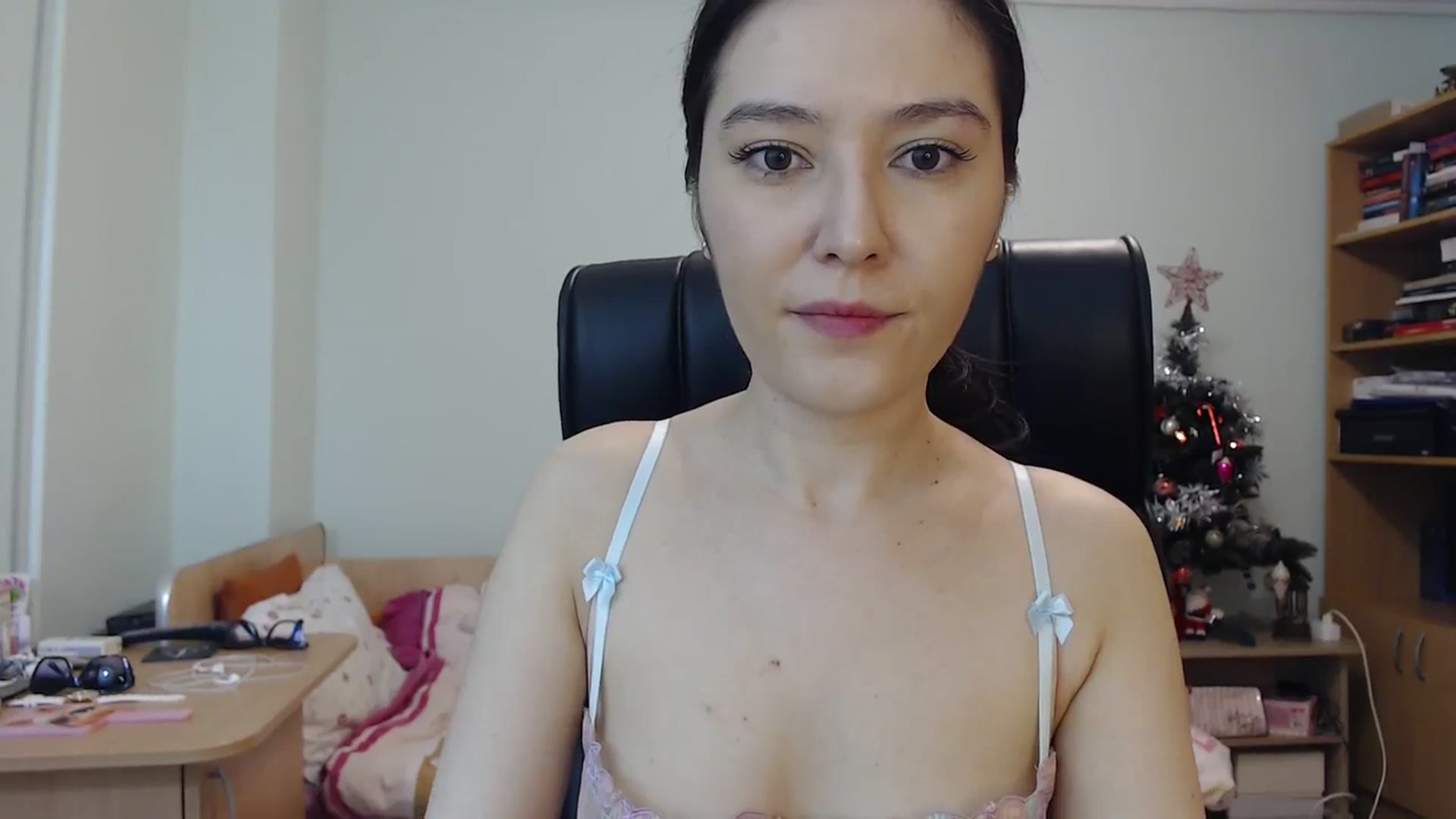 Gallery image thumbnail from SailorJupit3r's myfreecams stream on, 12/25/2023, 23:25 image 14 of 20