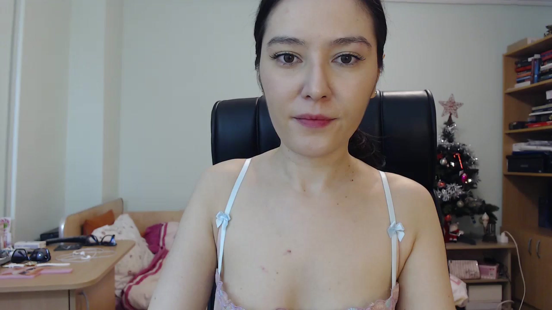Gallery image thumbnail from SailorJupit3r's myfreecams stream on, 12/25/2023, 23:25 image 12 of 20