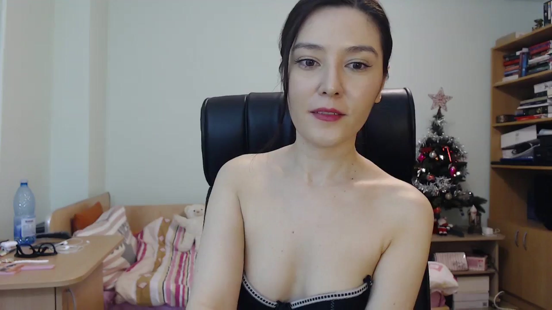 Gallery image thumbnail from SailorJupit3r's myfreecams stream on, 01/02/2024, 22:15 image 17 of 20
