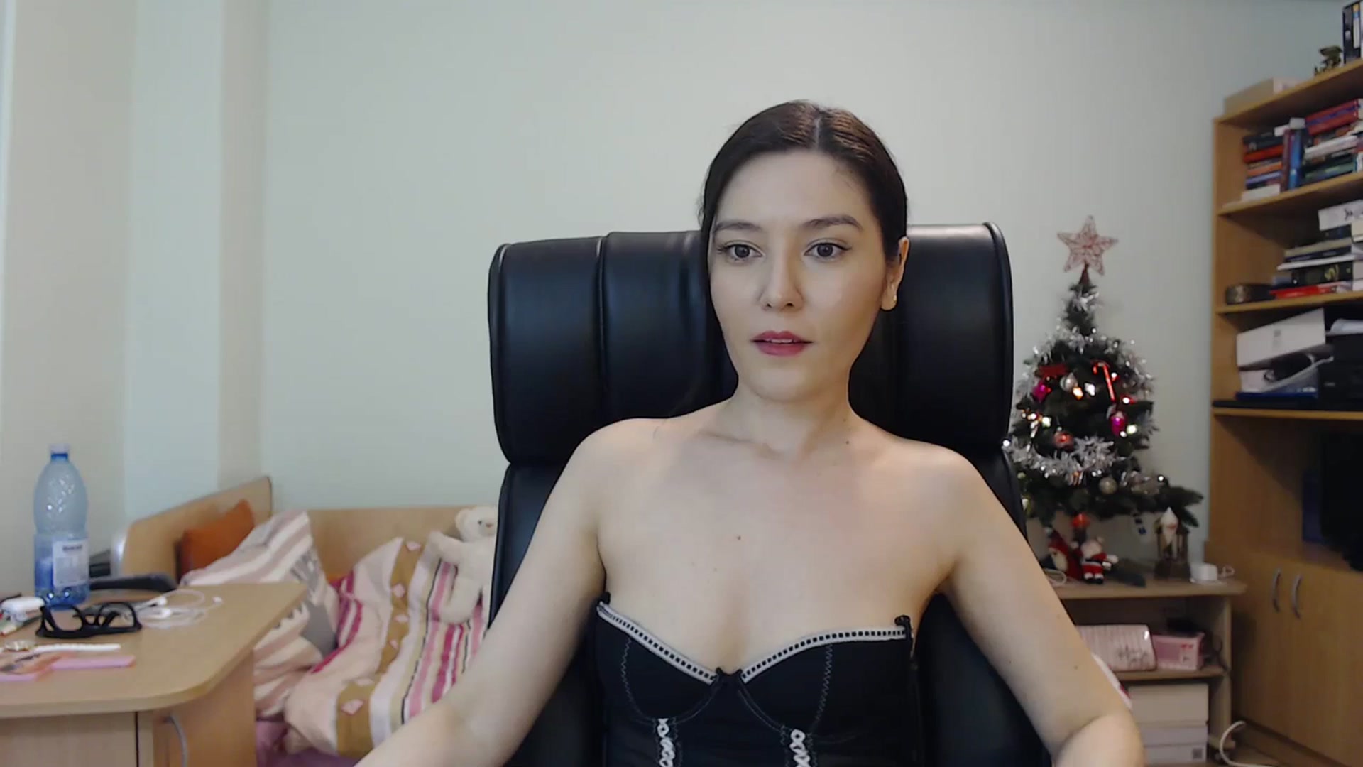 Gallery image thumbnail from SailorJupit3r's myfreecams stream on, 01/02/2024, 22:15 image 16 of 20