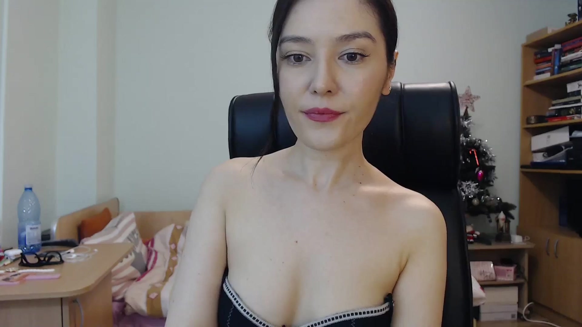 Gallery image thumbnail from SailorJupit3r's myfreecams stream on, 01/02/2024, 22:15 image 3 of 20