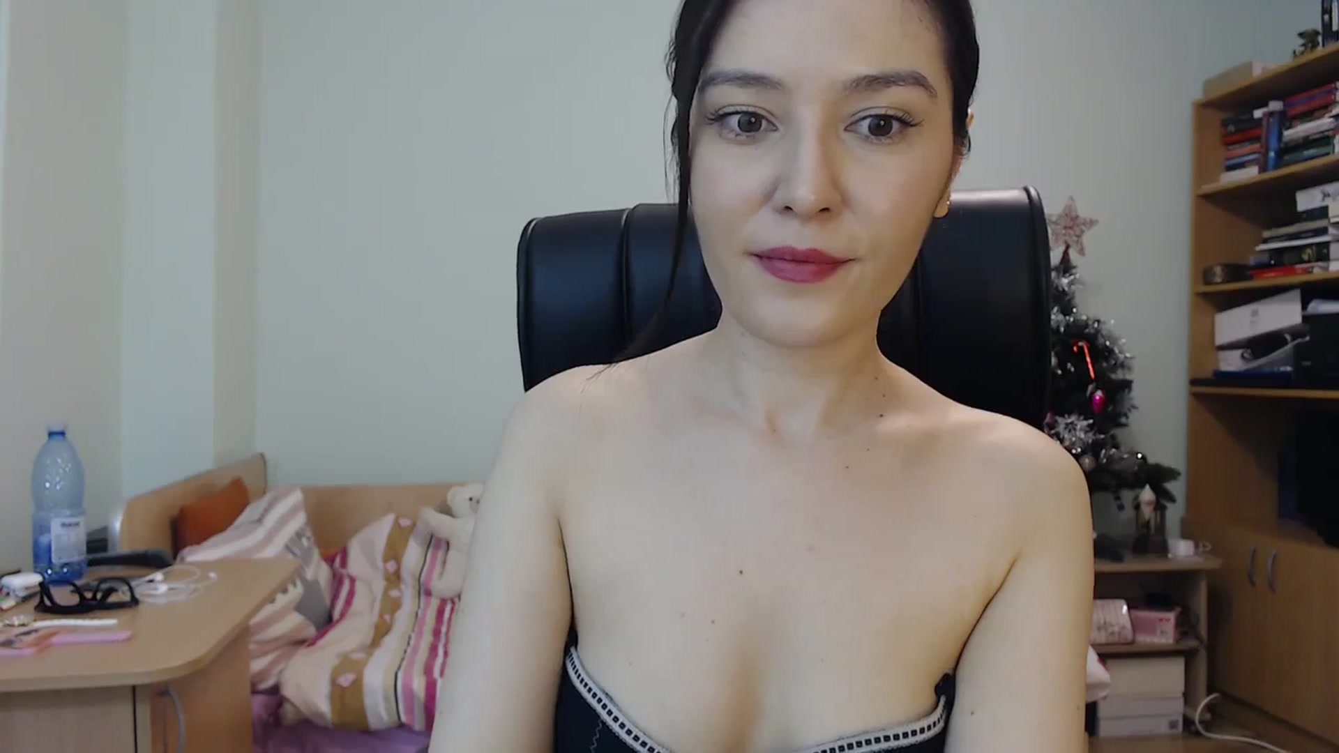 Gallery image thumbnail from SailorJupit3r's myfreecams stream on, 01/02/2024, 22:15 image 8 of 20