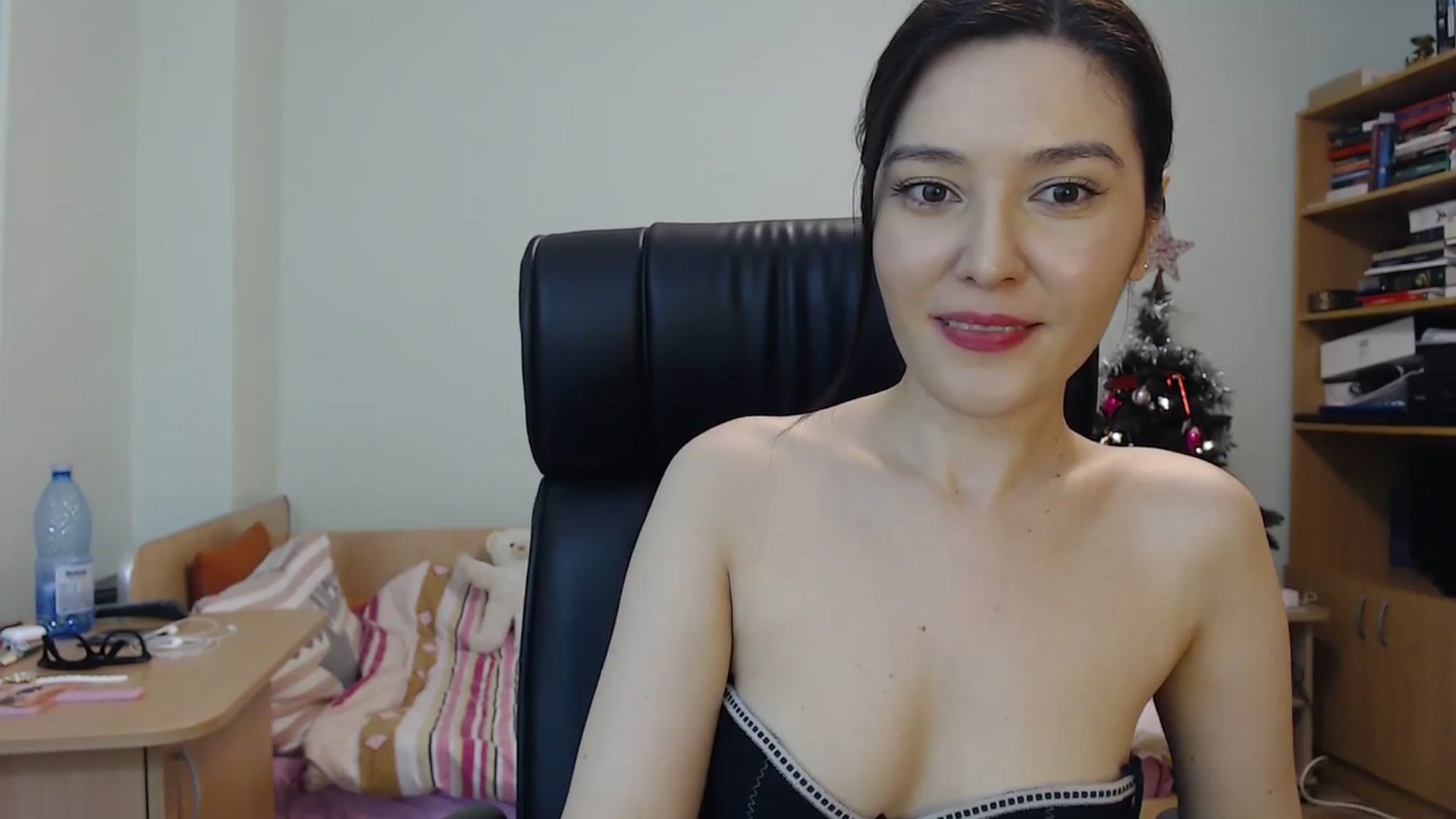 Gallery image thumbnail from SailorJupit3r's myfreecams stream on, 01/02/2024, 22:15 image 7 of 20
